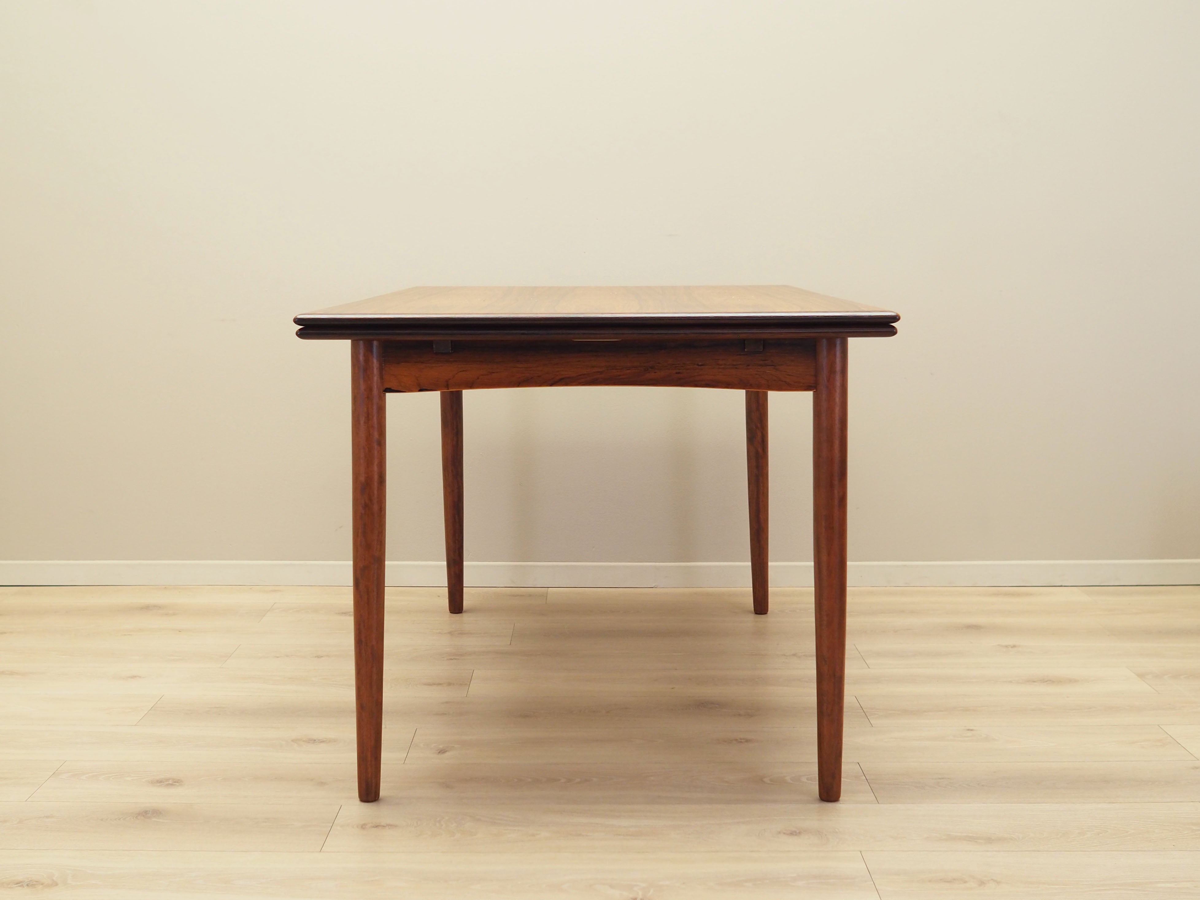 Rosewood_table_Danish_design_1970s_production_Denmark