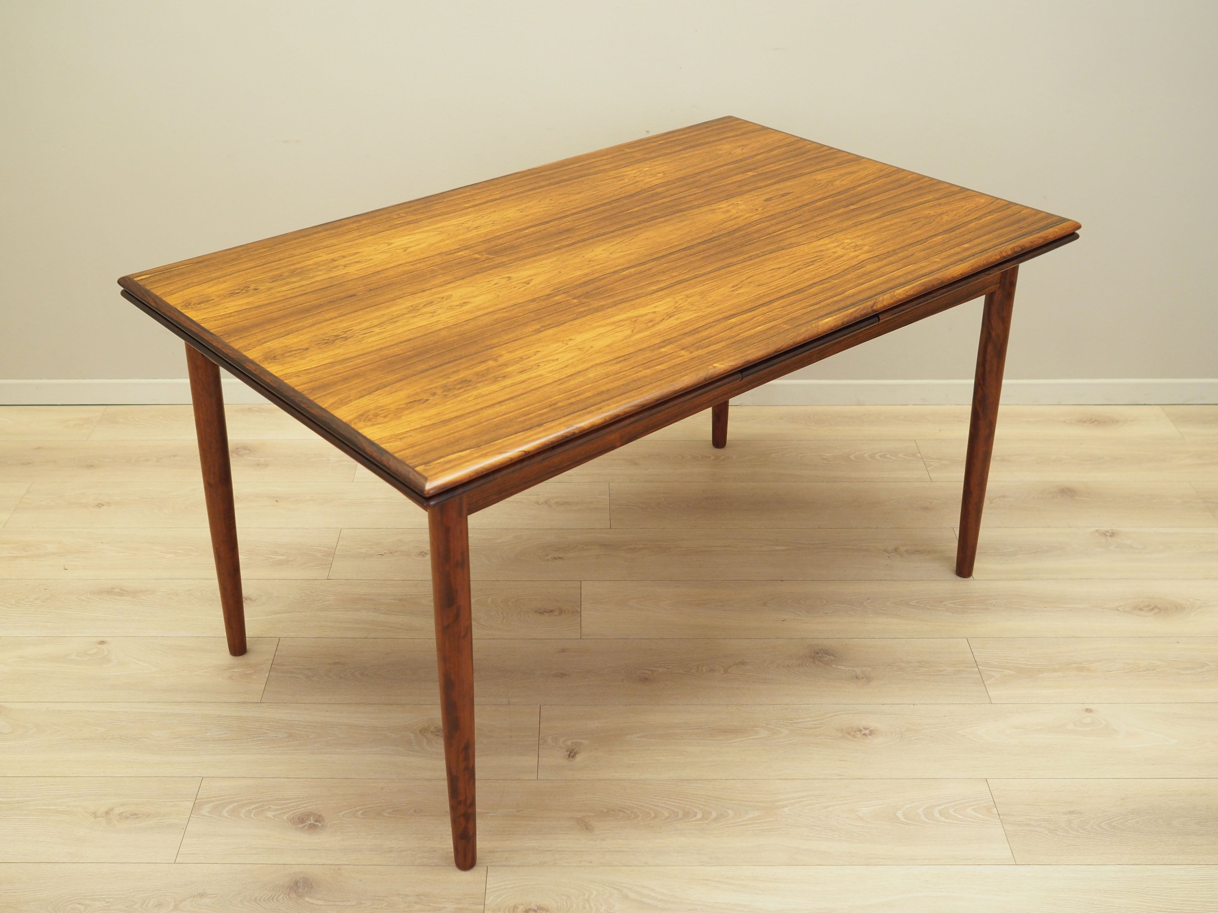 Rosewood_table_Danish_design_1970s_production_Denmark