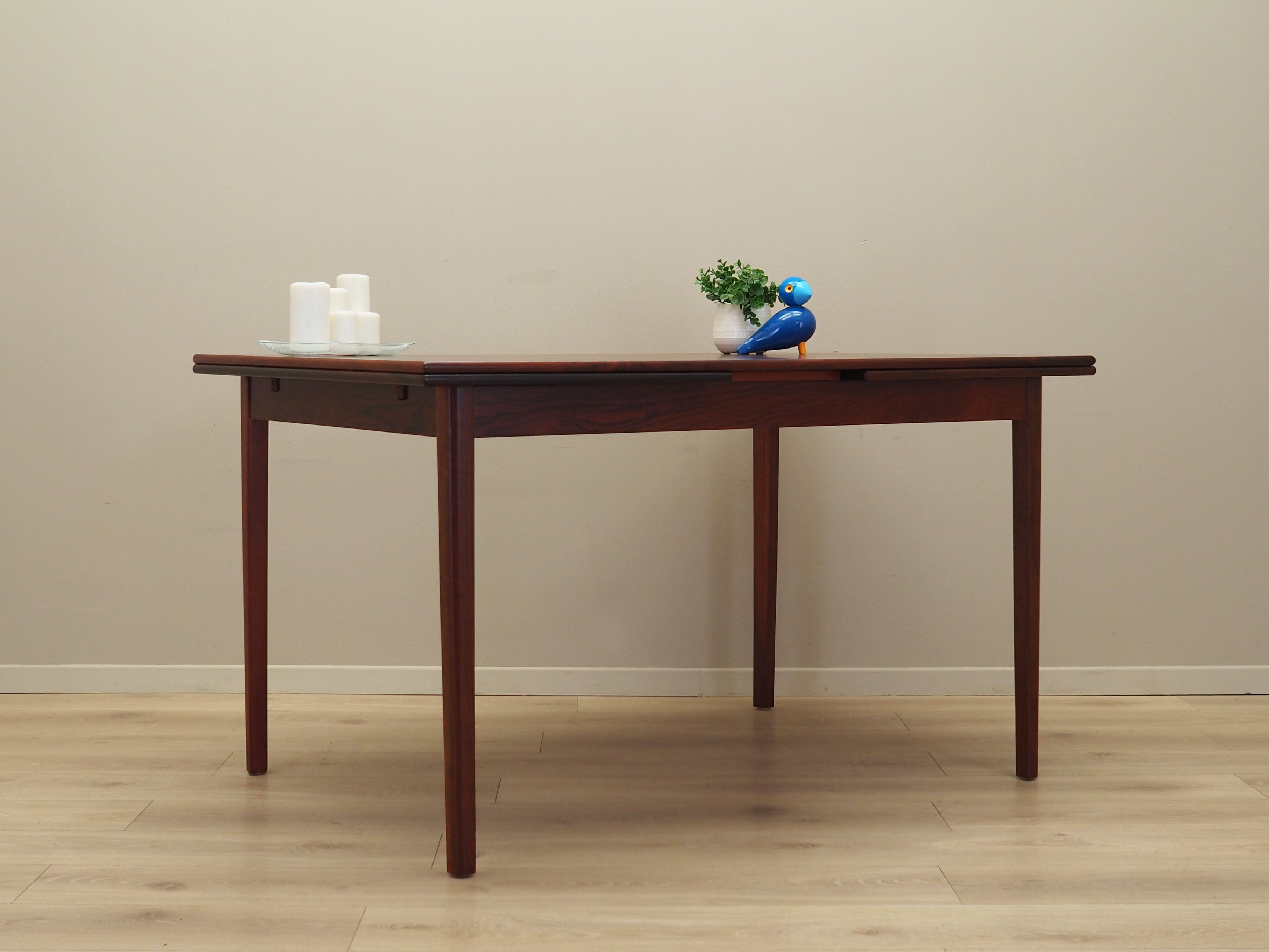 Rosewood_table_in_Danish_design_from_1970s