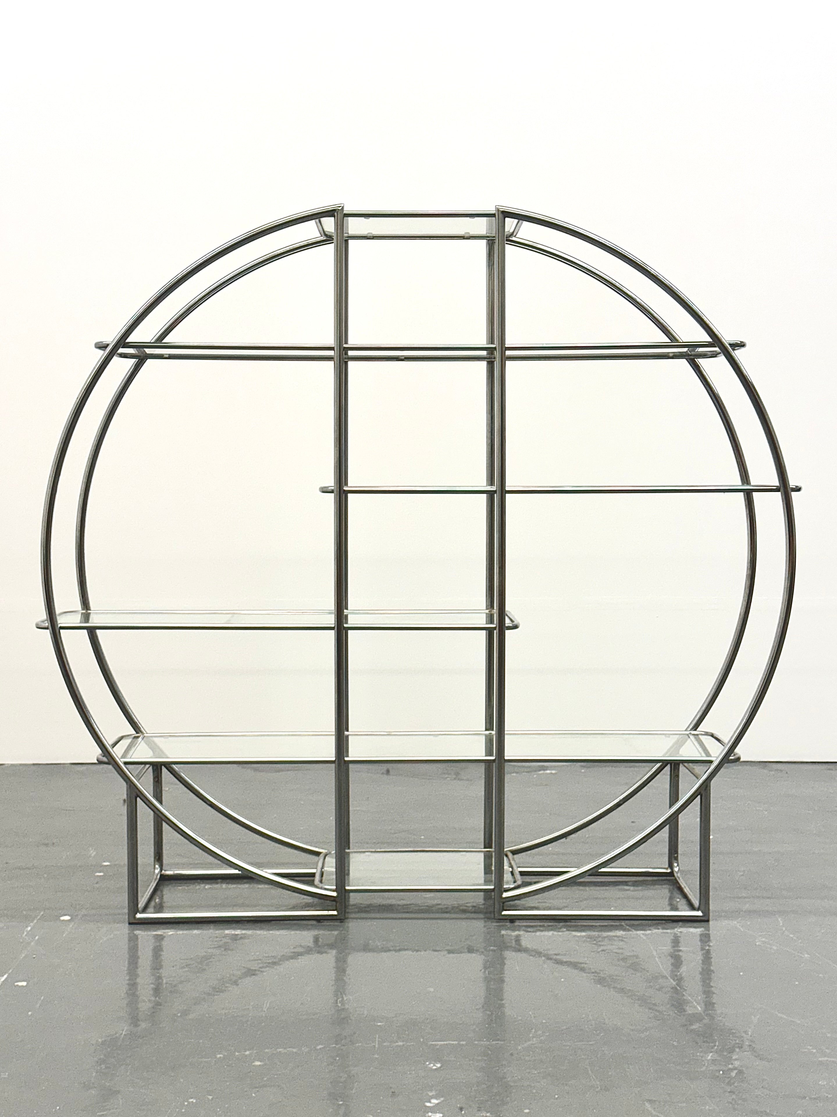 Round_Bauhaus_shelving_with_tubular_frame_and_glass_shelves