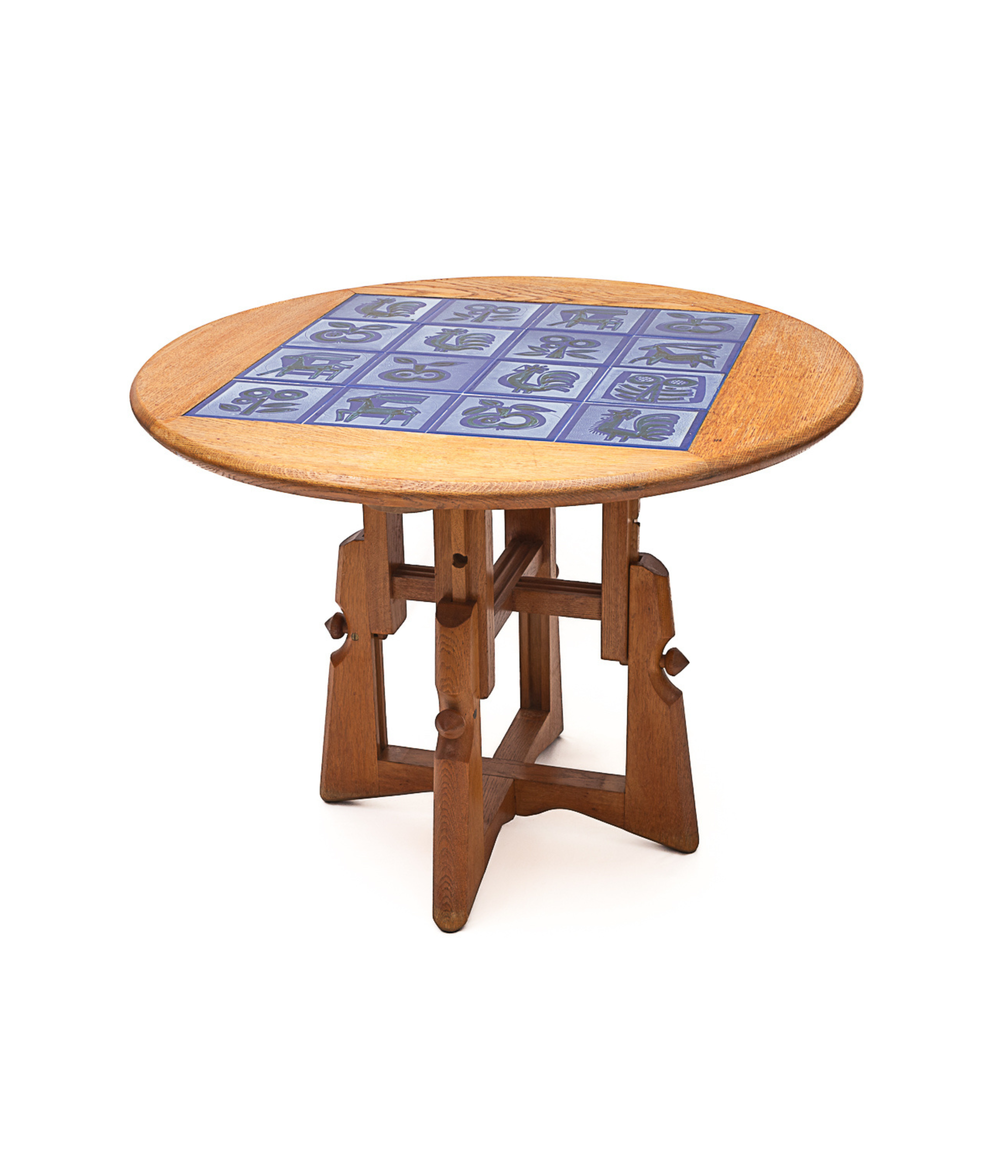 Round_dining_table_by_Guillerme_et_Chambron