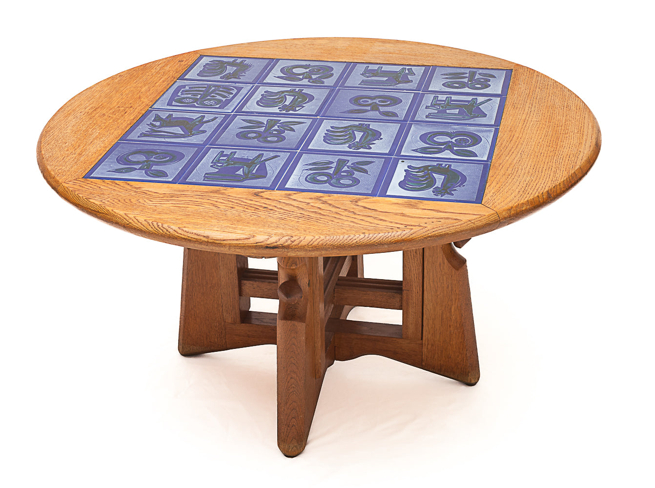 Round_dining_table_by_Guillerme_et_Chambron