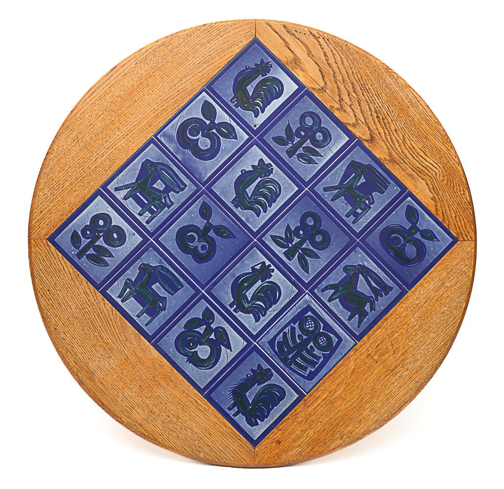 Round_dining_table_by_Guillerme_et_Chambron