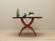 Round_mahogany_coffee_table_in_Danish_design_1970s_production_Denmark