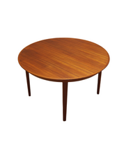 Round_teak_table_Danish_design_1960s_manufacturer_Gudme_M_belfabrik_designer_Ole_Hald