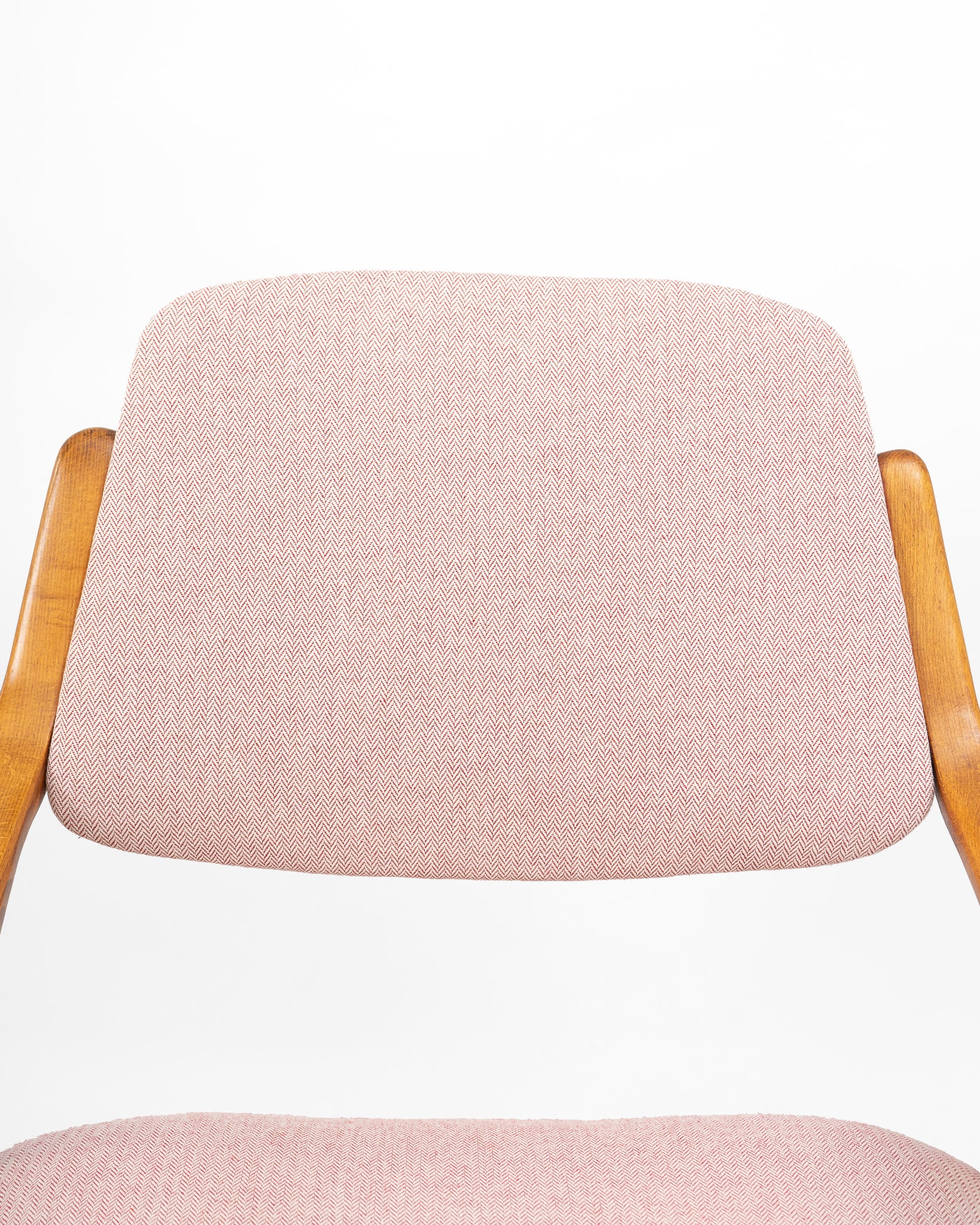 Scandinavian_Armchair
