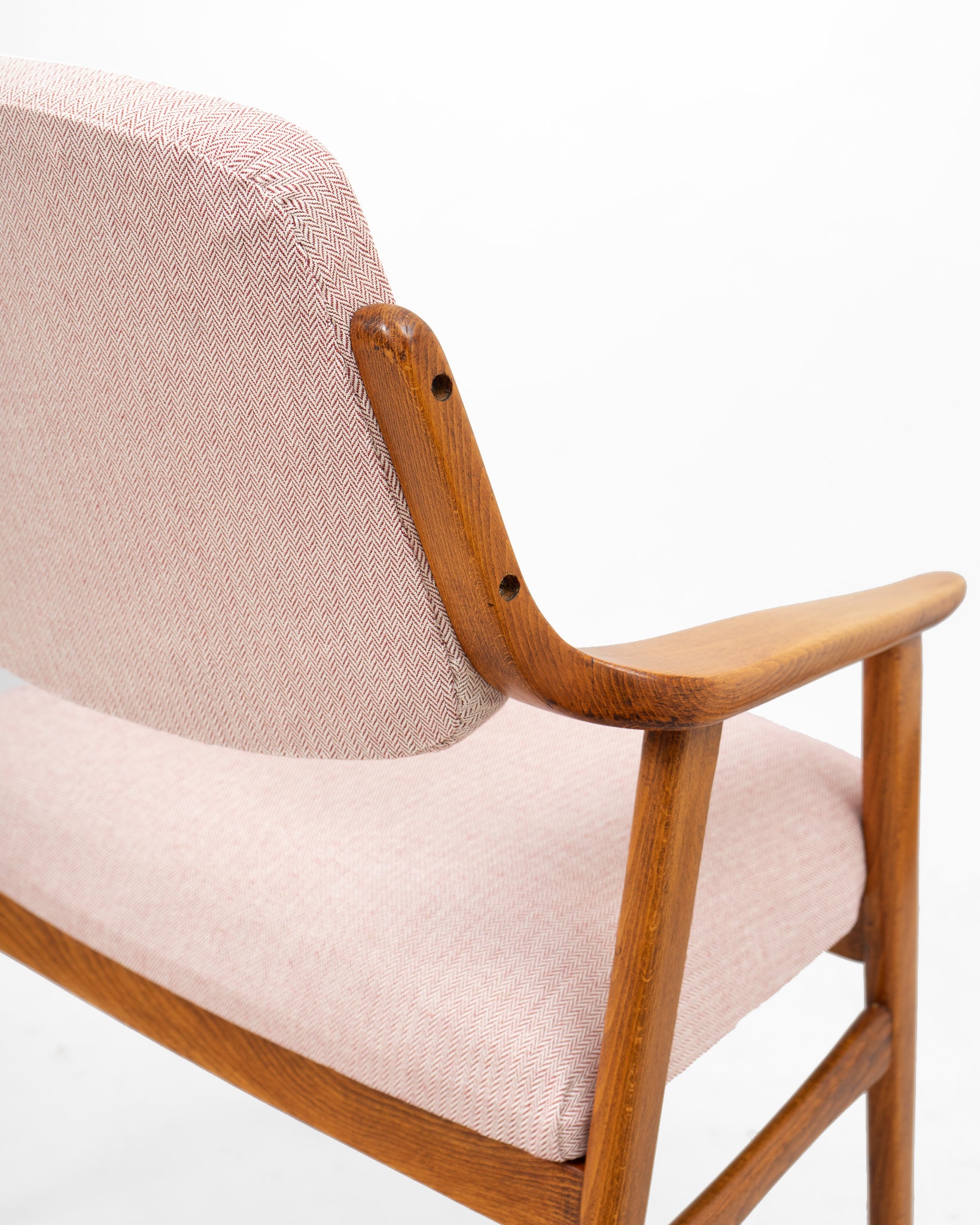 Scandinavian_Armchair