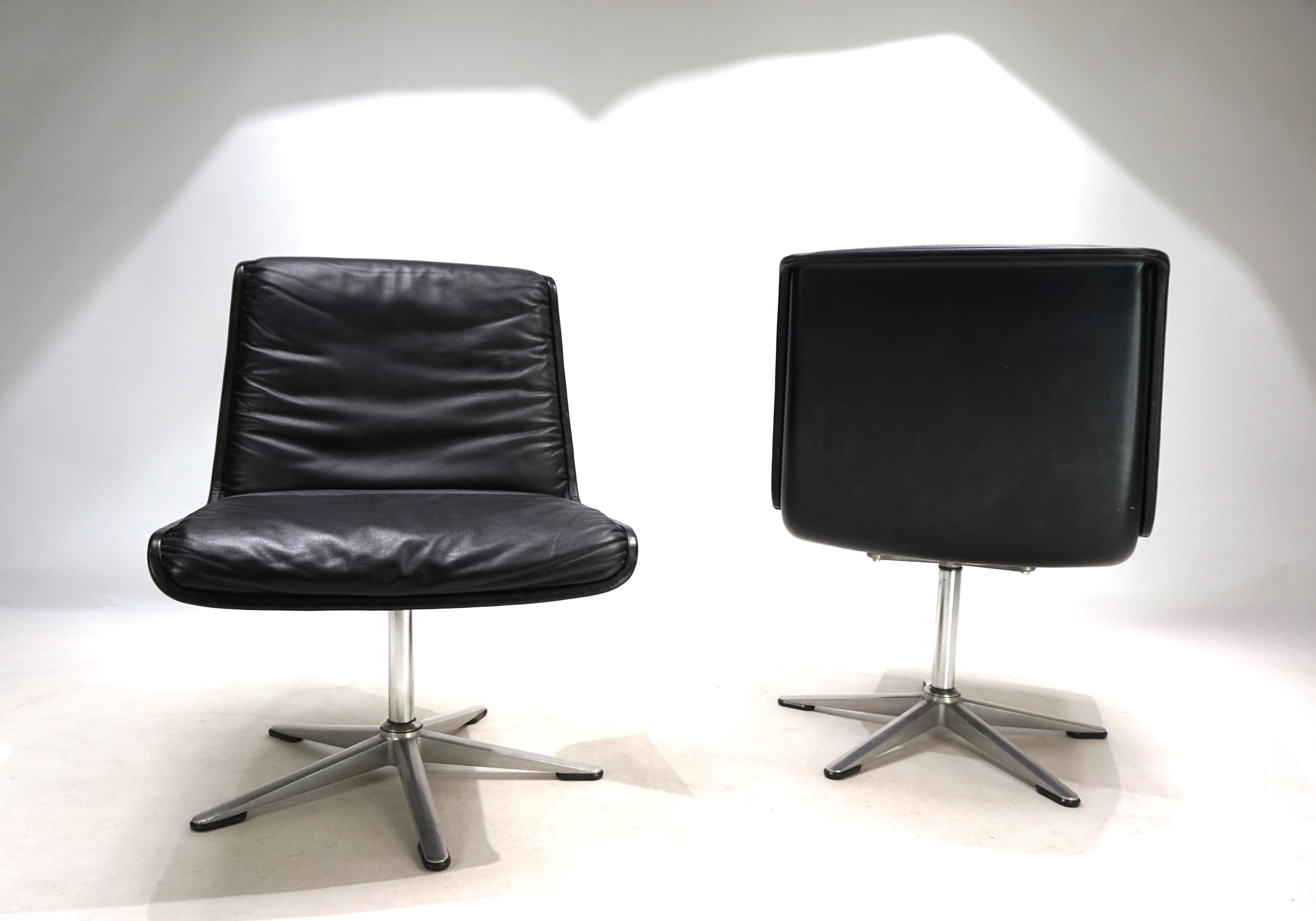 Set_of_2_Black_Wilhahn_Delta_leather_conference_or_dining_chairs_by_Delta_1960