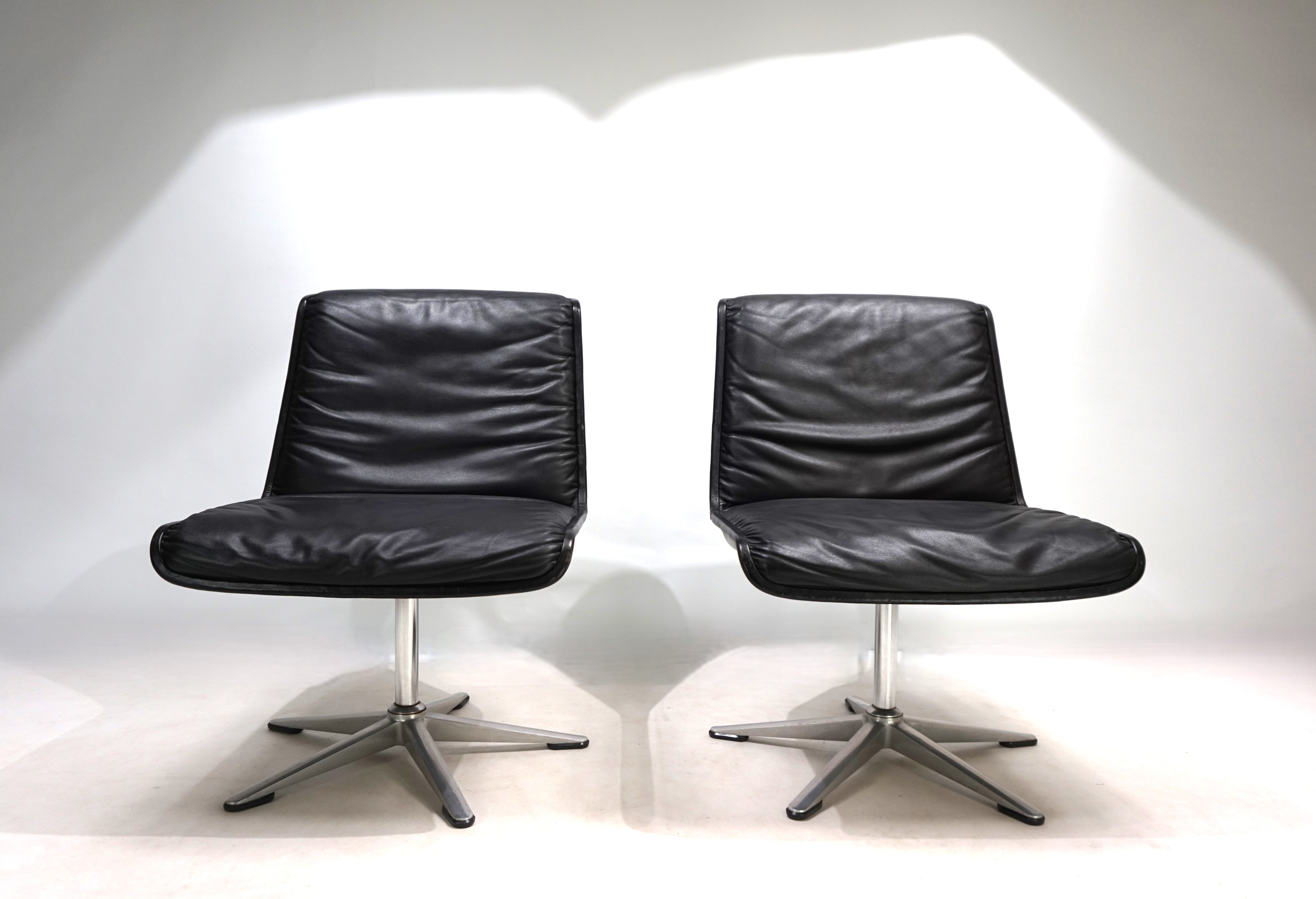 Set_of_2_Black_Wilhahn_Delta_leather_conference_or_dining_chairs_by_Delta_1960