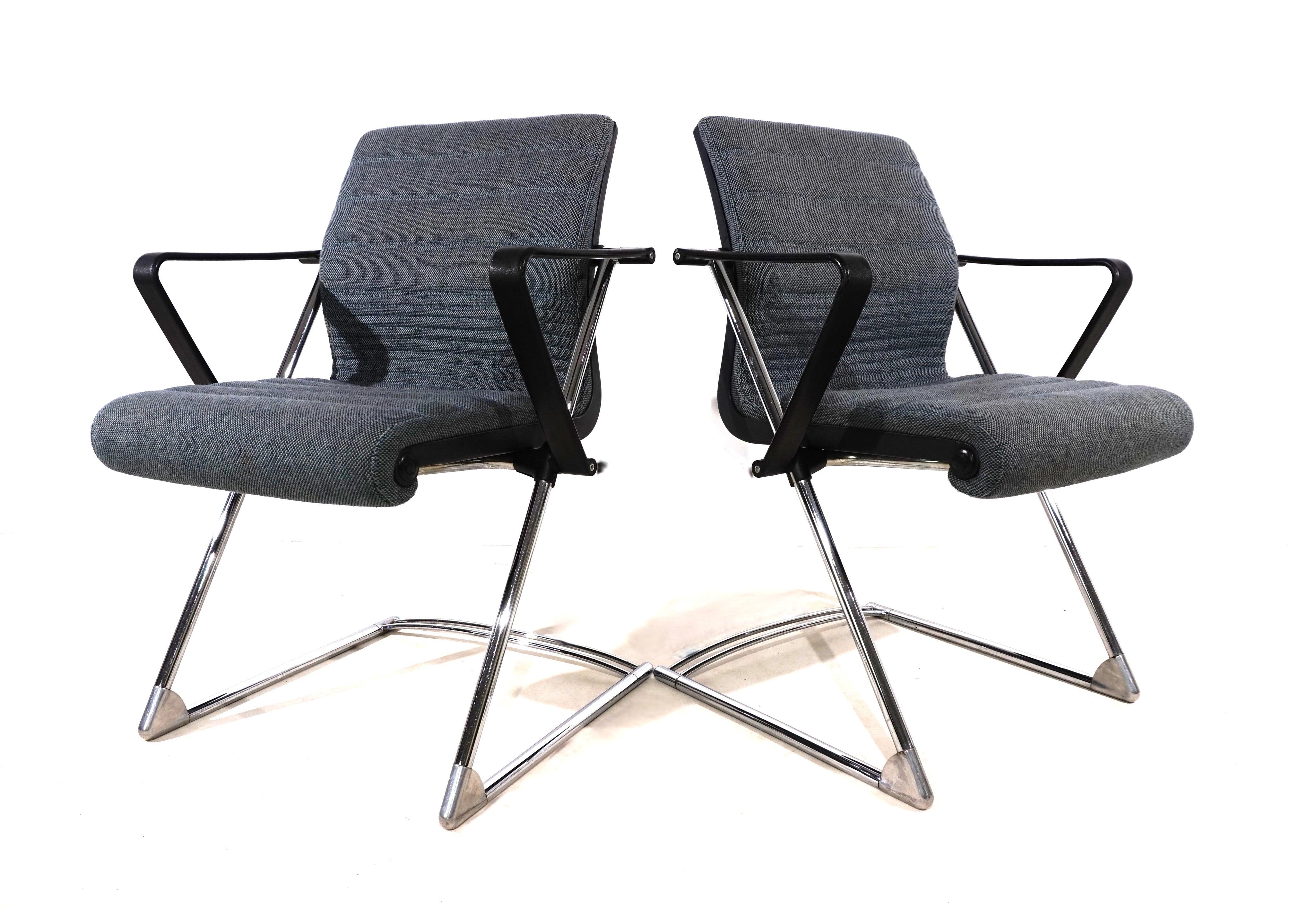 Set_of_2_Drabert_Z_conference_dining_room_chairs_by_Prof._Hans_Ullrich_Bitsch