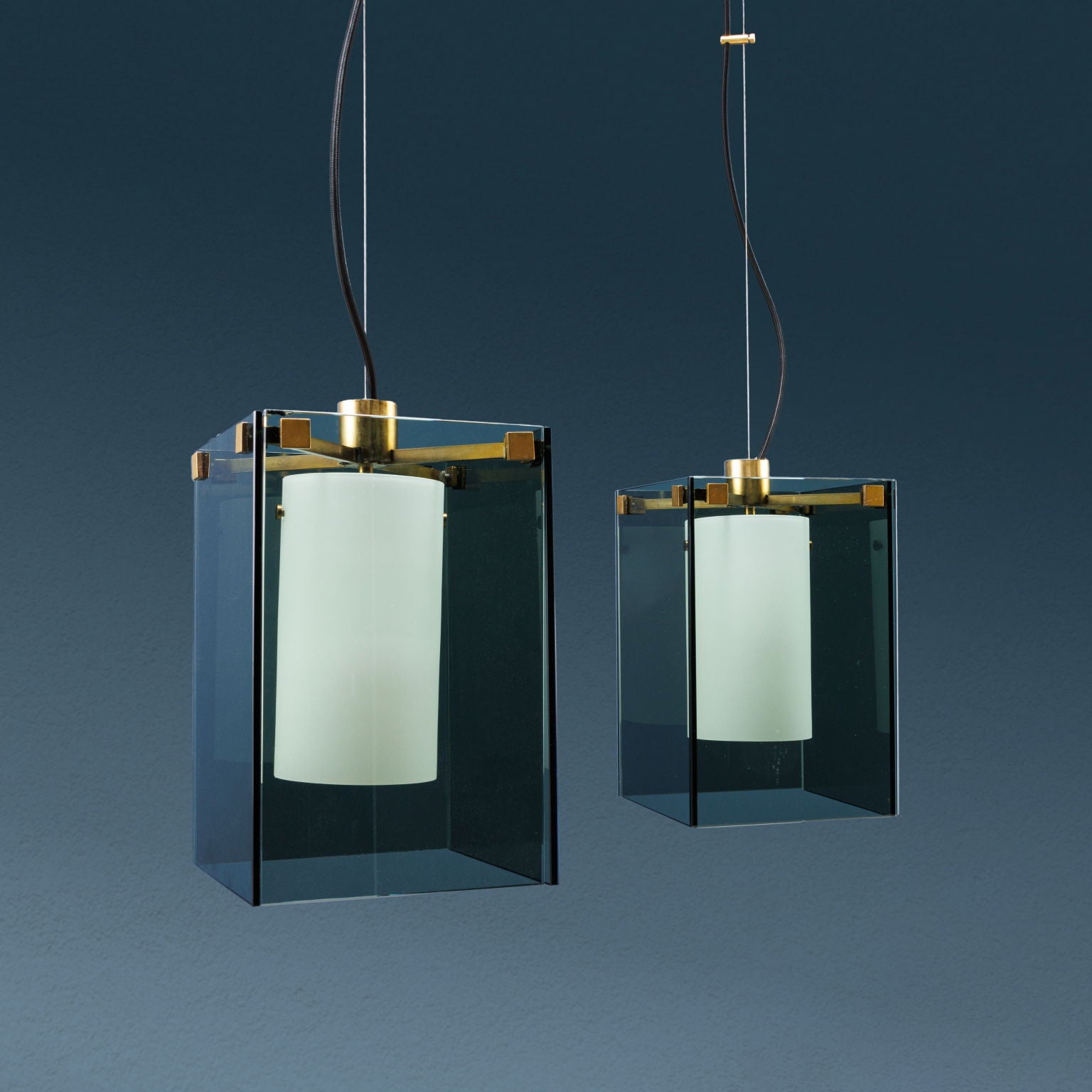 Set_of_2_FontanaArte_2211_Lamps_Design_Max_Ingrand_1950s