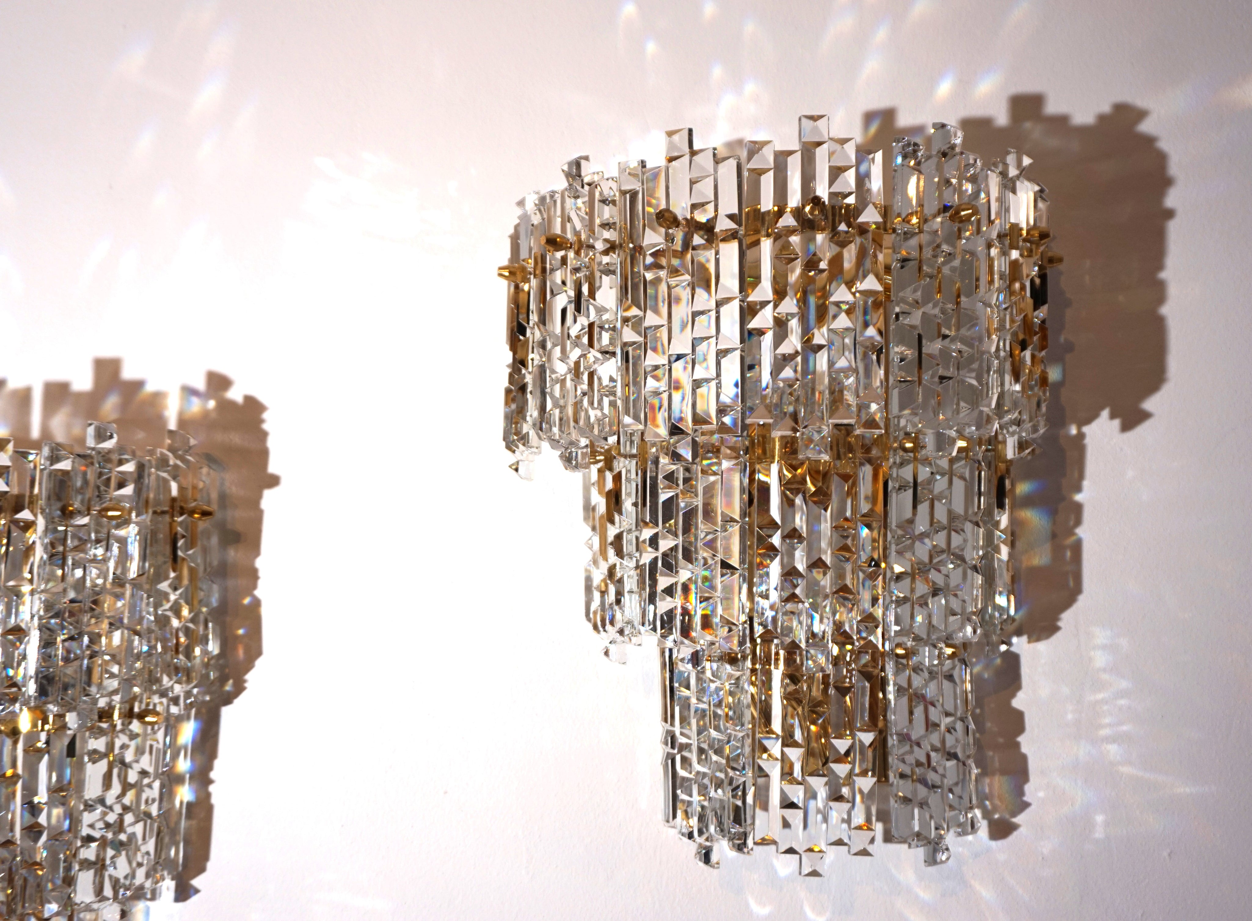 Set_of_2_Kinkeldey_Hollywood_Regency_waterfall_crystal_glass_wall_lights_1970