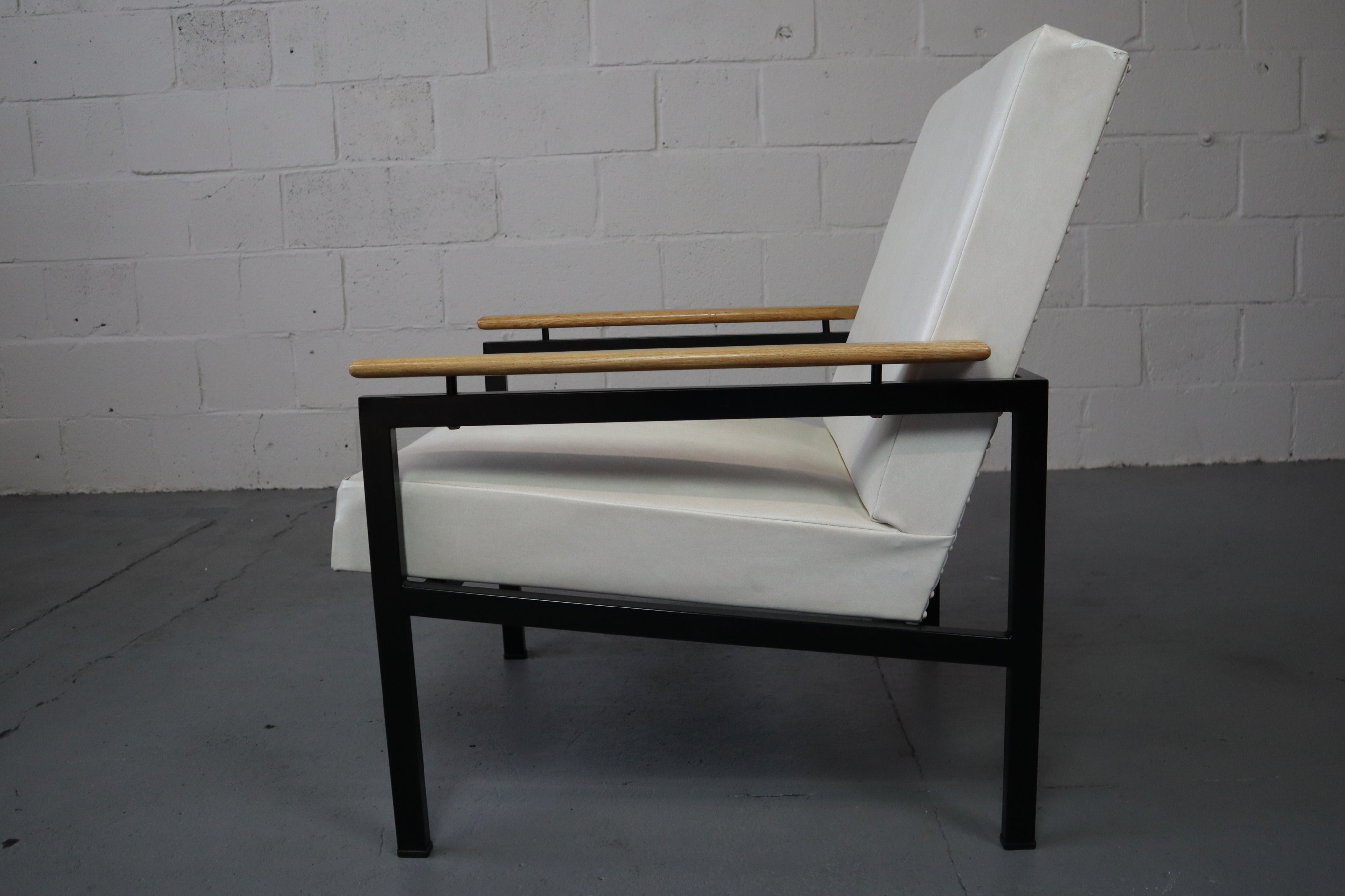 Set_of_2_Mid_Century_armchairs_1960_s