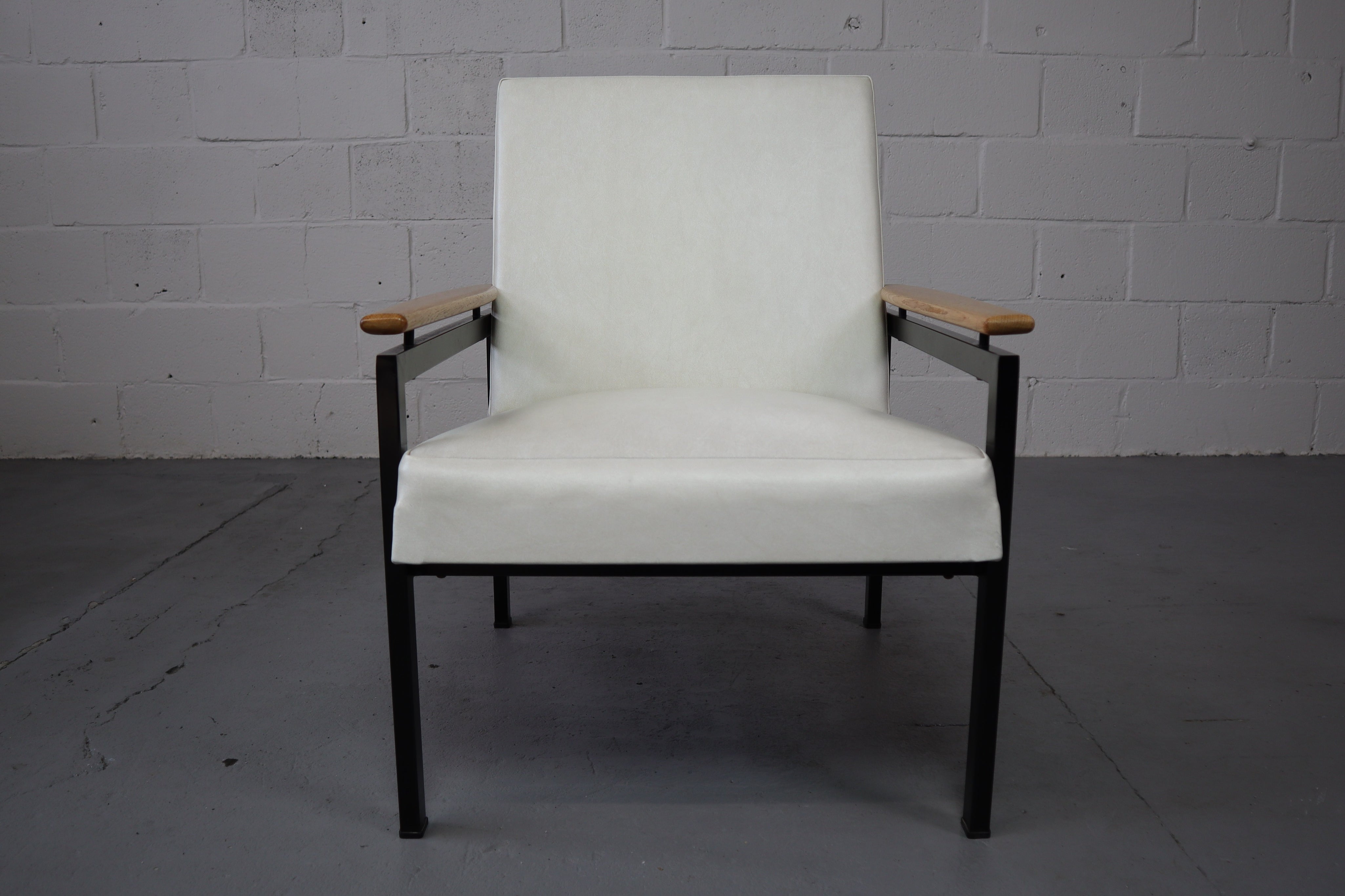 Set_of_2_Mid_Century_armchairs_1960_s