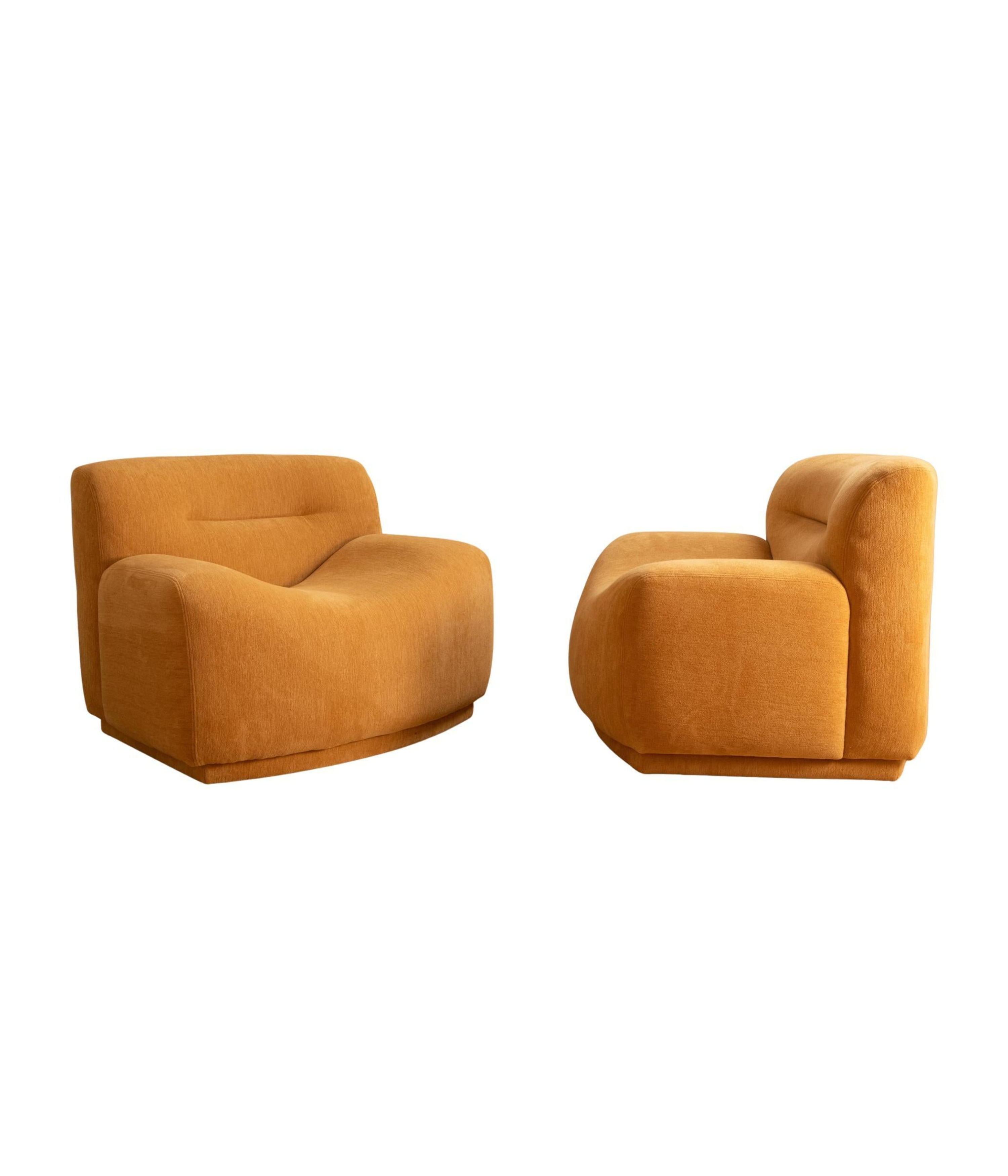Set_of_2_Wavy_armchairs_Italian_1970s