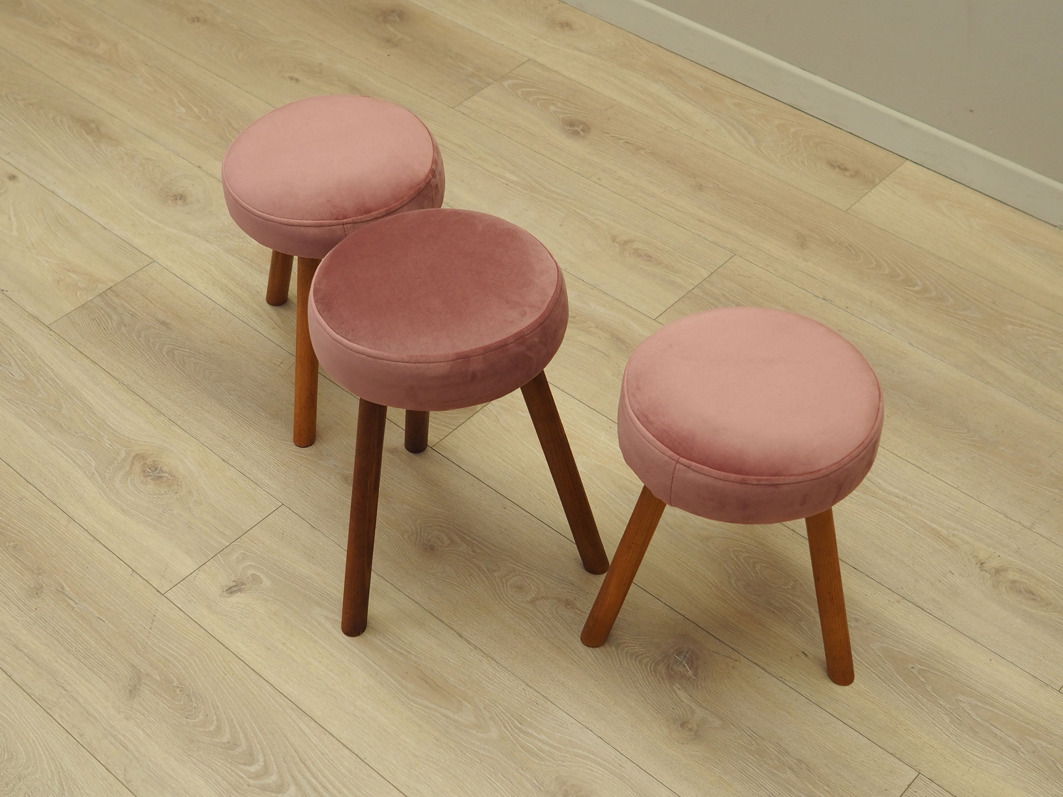Set_of_3_pink_footstools_Danish_design_1960s_production_Denmark