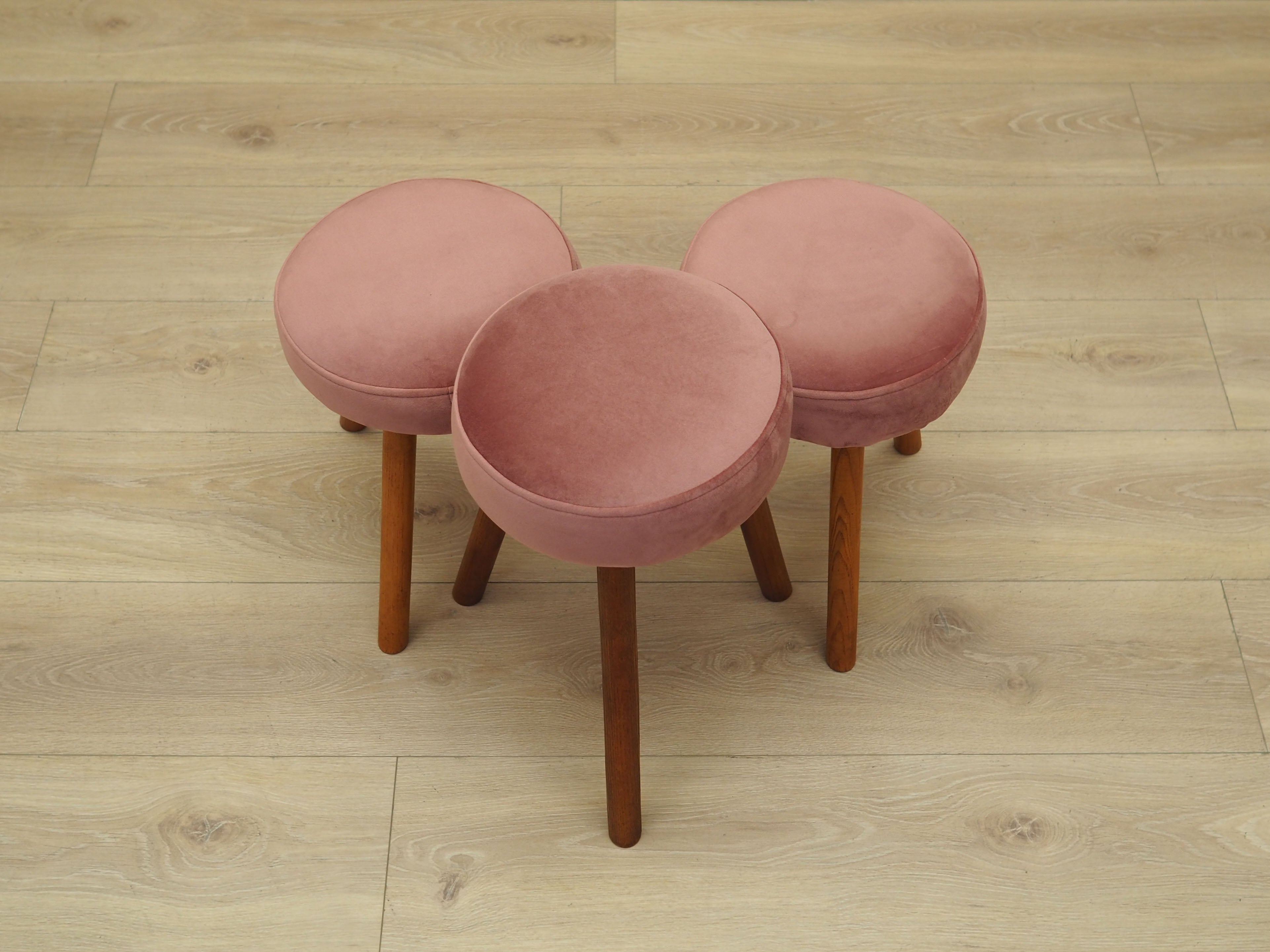 Set_of_3_pink_footstools_Danish_design_1960s_production_Denmark