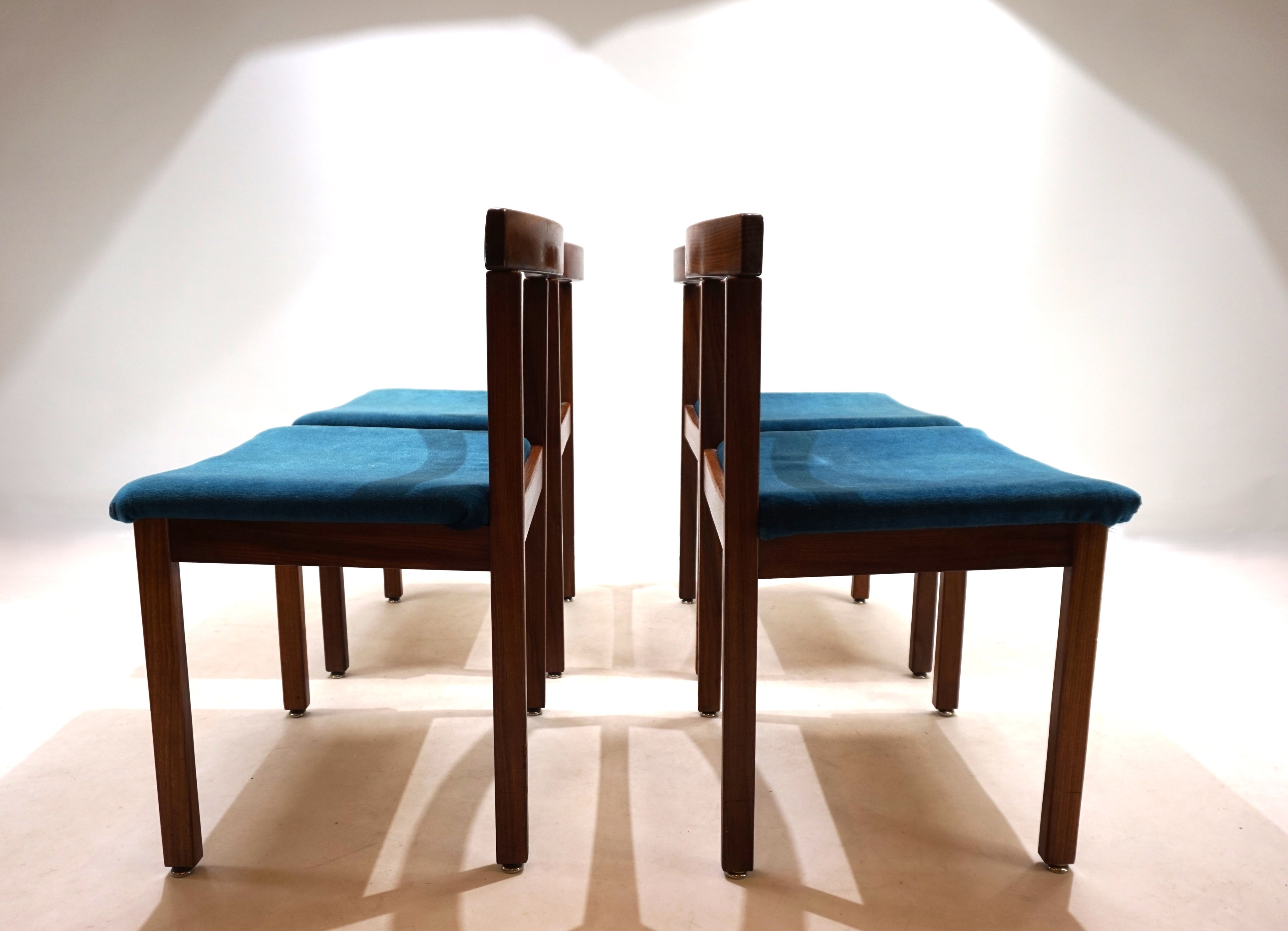 Set_of_4_Asko_Finland_Tectonia_dining_chairs_by_Jussi_Peippo_1960