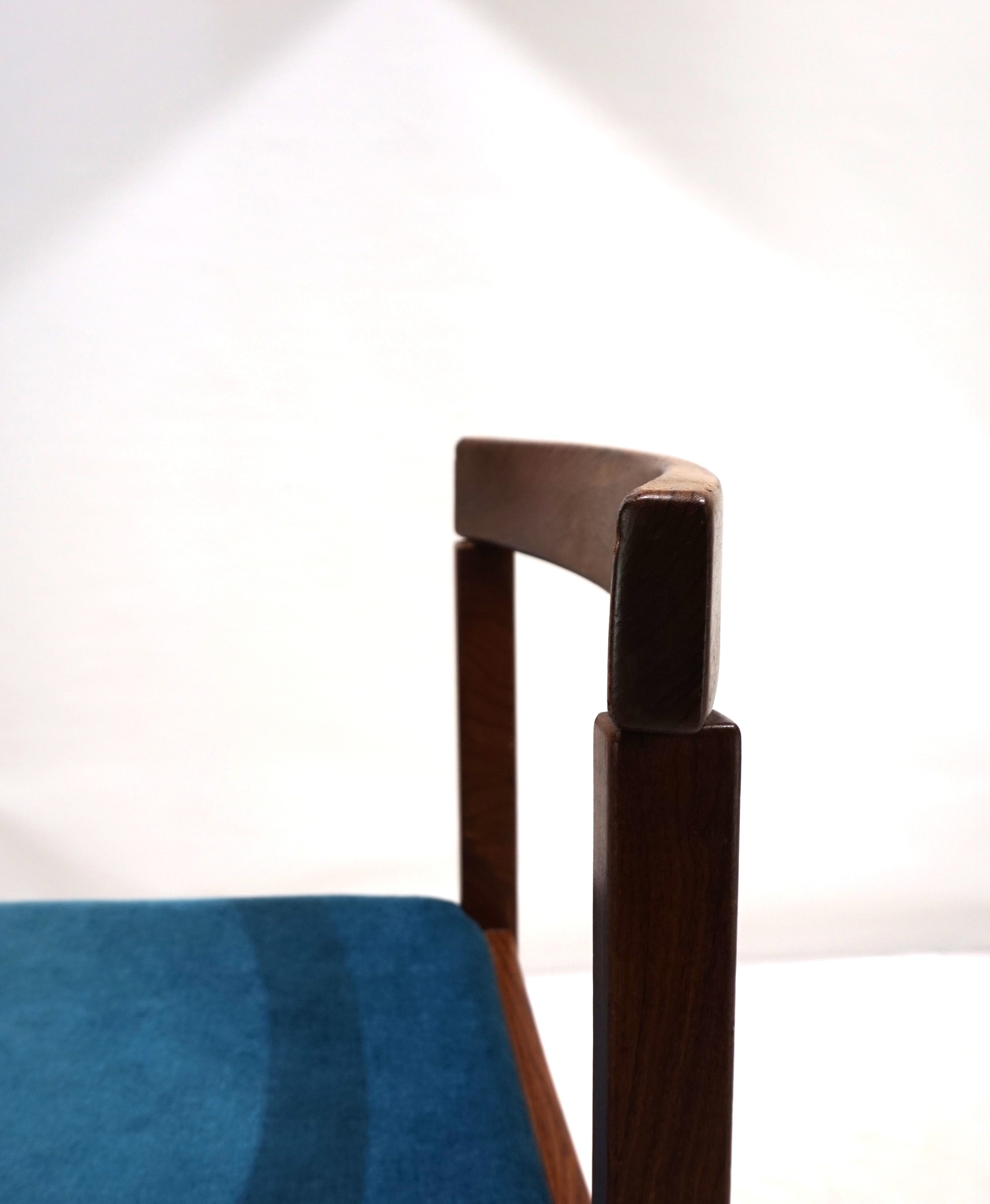 Set_of_4_Asko_Finland_Tectonia_dining_chairs_by_Jussi_Peippo_1960