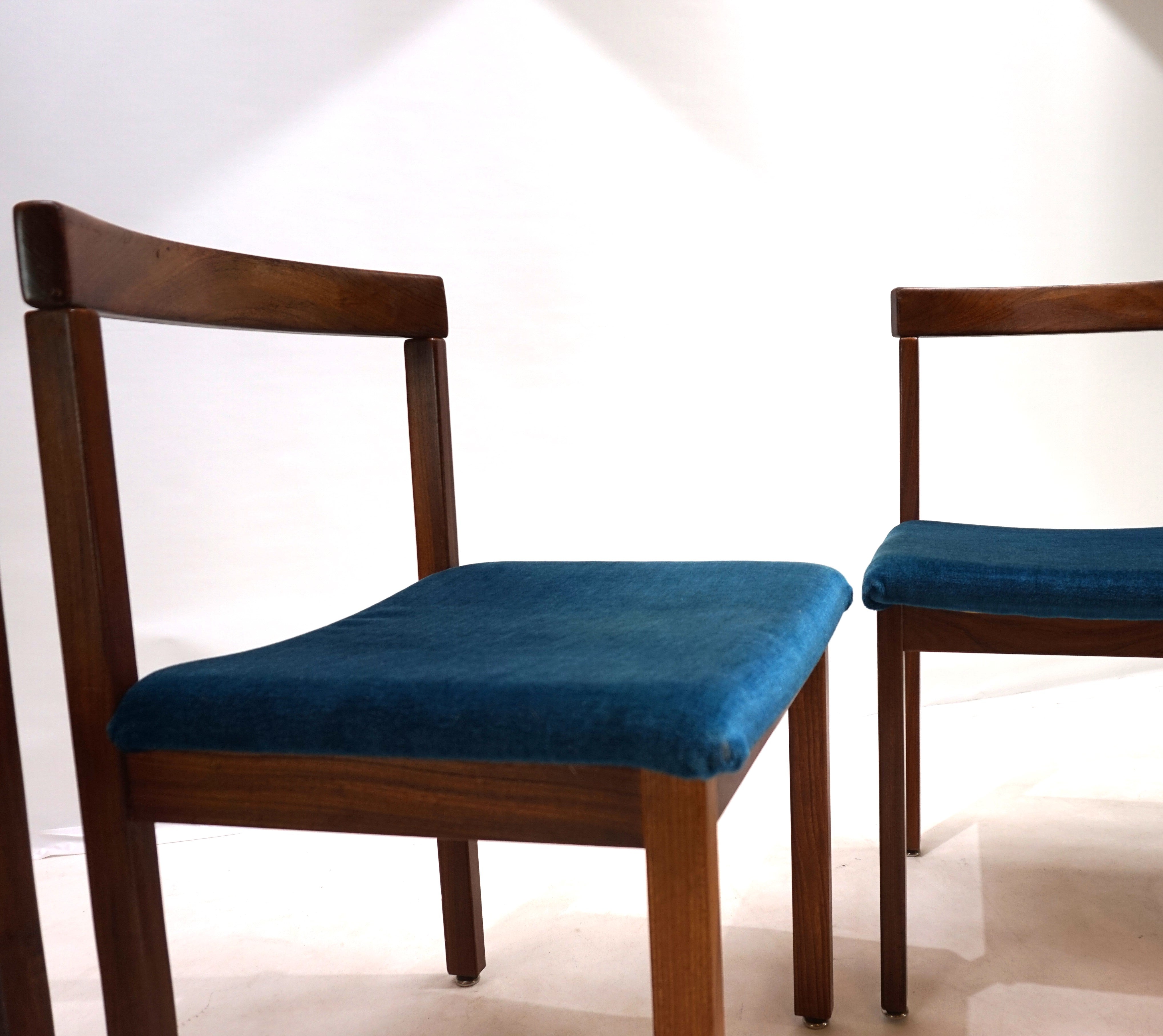 Set_of_4_Asko_Finland_Tectonia_dining_chairs_by_Jussi_Peippo_1960