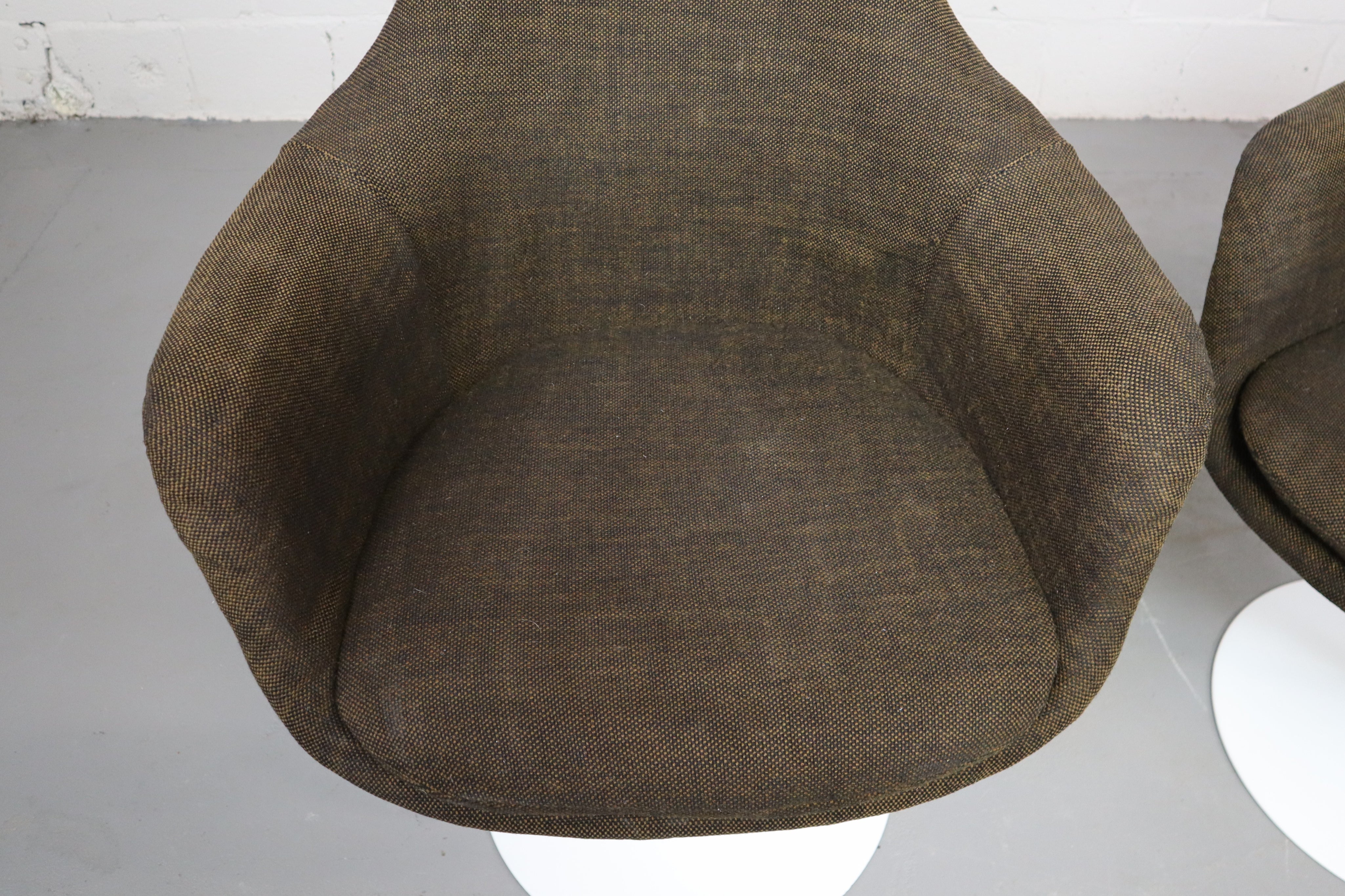 Set_of_4_Eero_Saarinen_Swivel_Tulip_Armchairs_Model_150_1970s_by_Knoll_Int