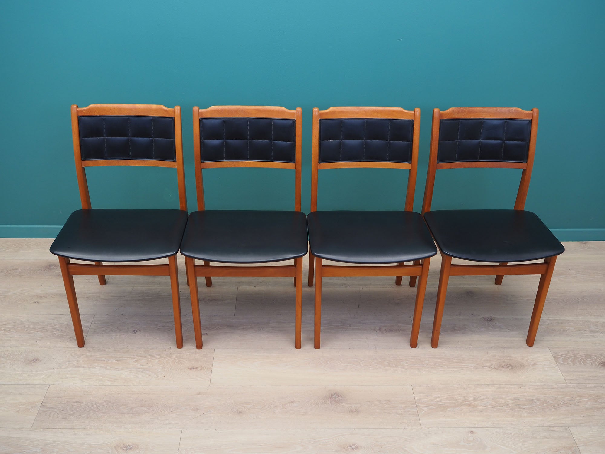 Set_of_4_beech_chairs_Danish_design_1970s_production_Denmark