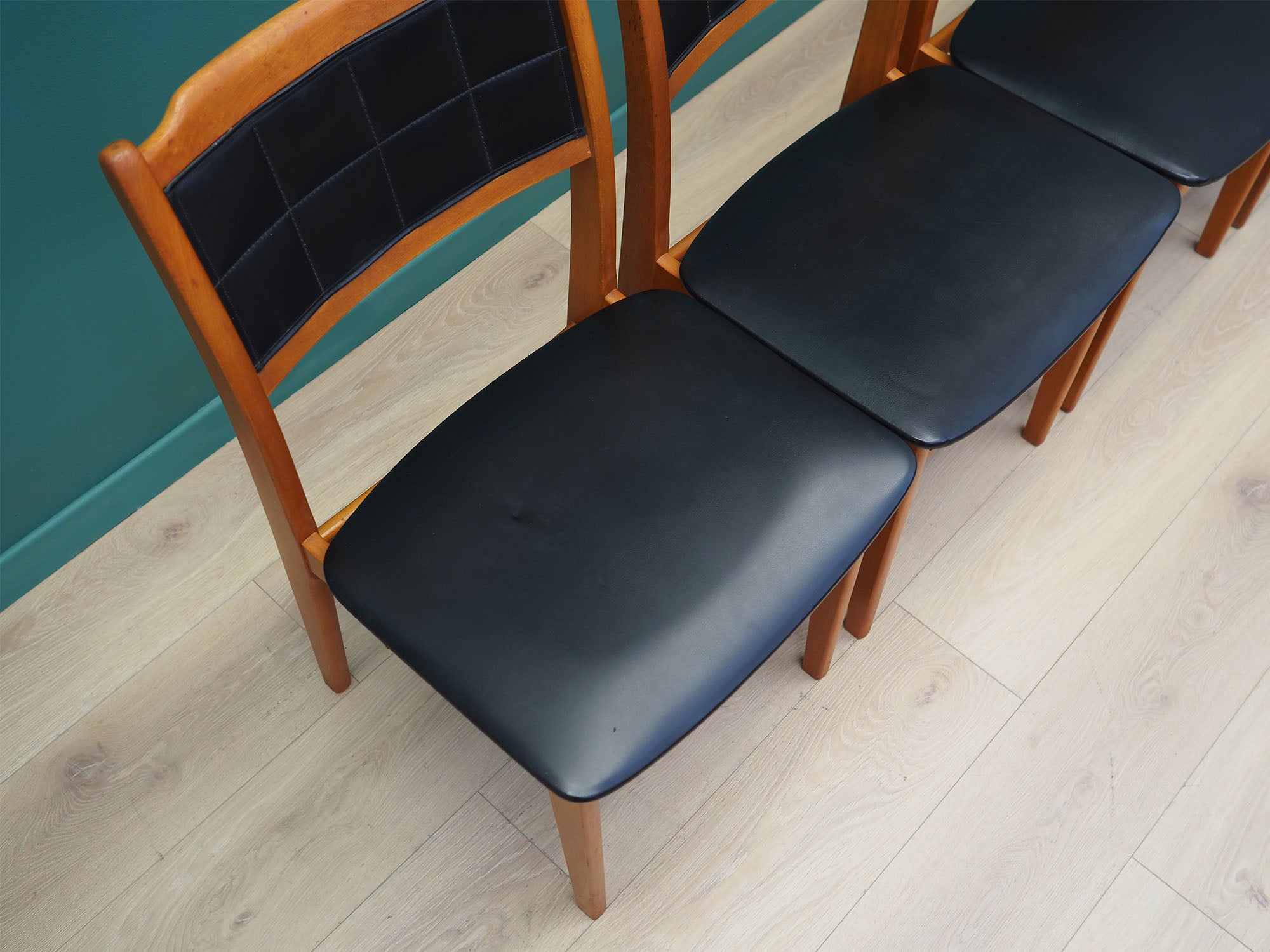 Set_of_4_beech_chairs_Danish_design_1970s_production_Denmark