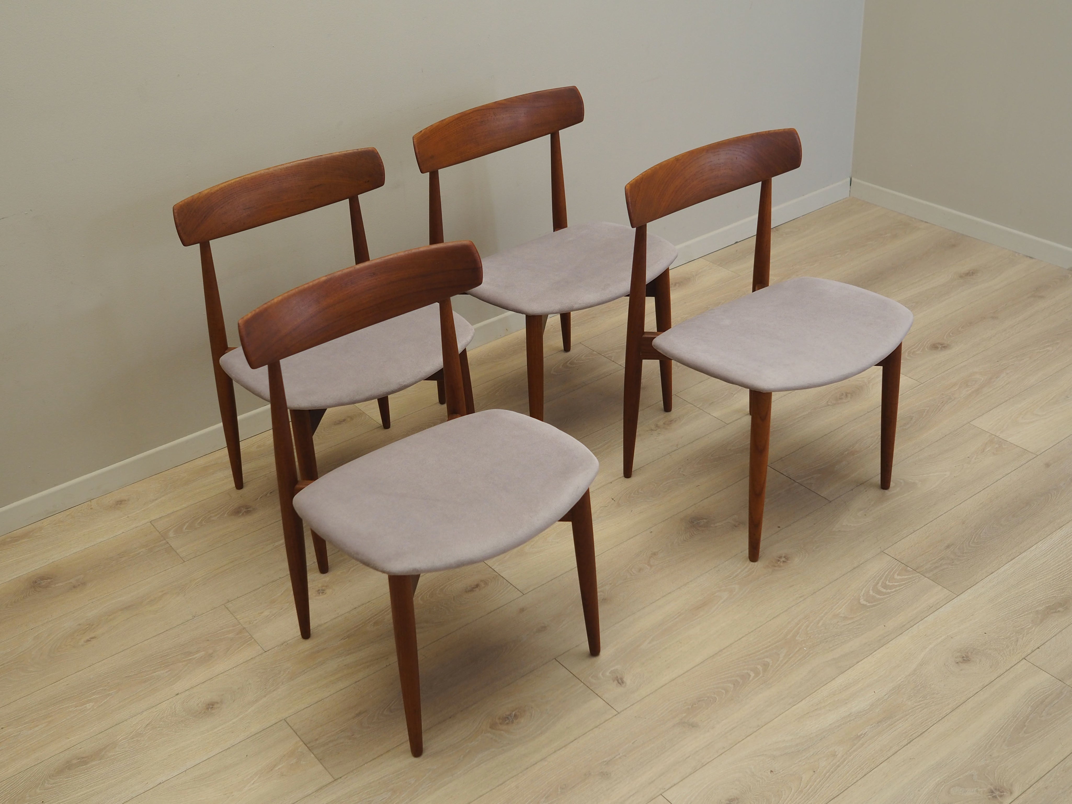 Set_of_4_teak_chairs_Danish_design_1960s_designer_H.W._Klein