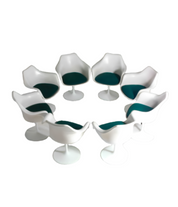 Set_of_5_tulip_chairs_with_red_Kvadrat_pillows_Knoll_International_1970