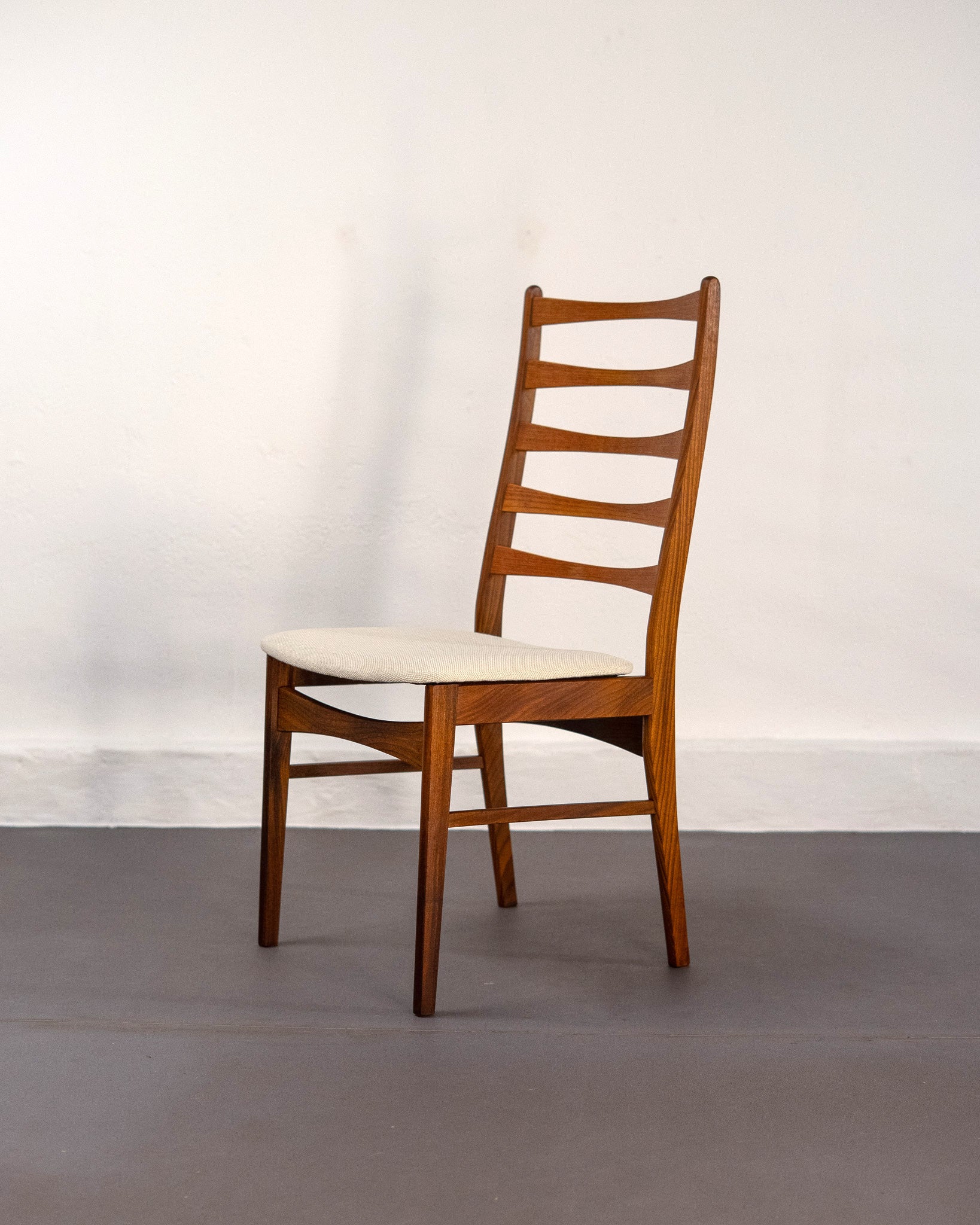 Set_of_6_Danish_Dining_Chairs_in_the_style_of_Niels_Koefoed