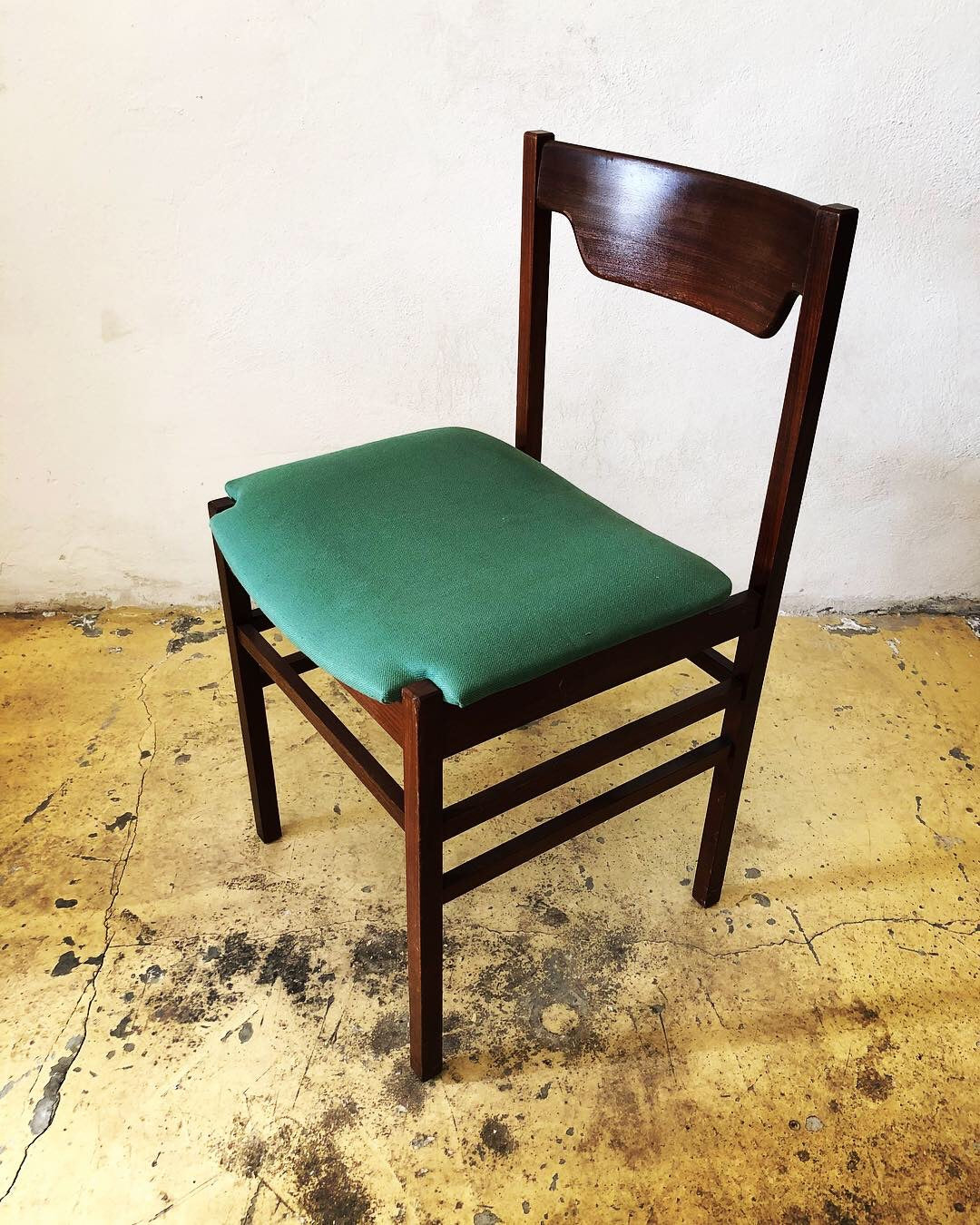 Set_of_6_Italian_Dining_Chairs_attributed_to_Stildomus_1970s
