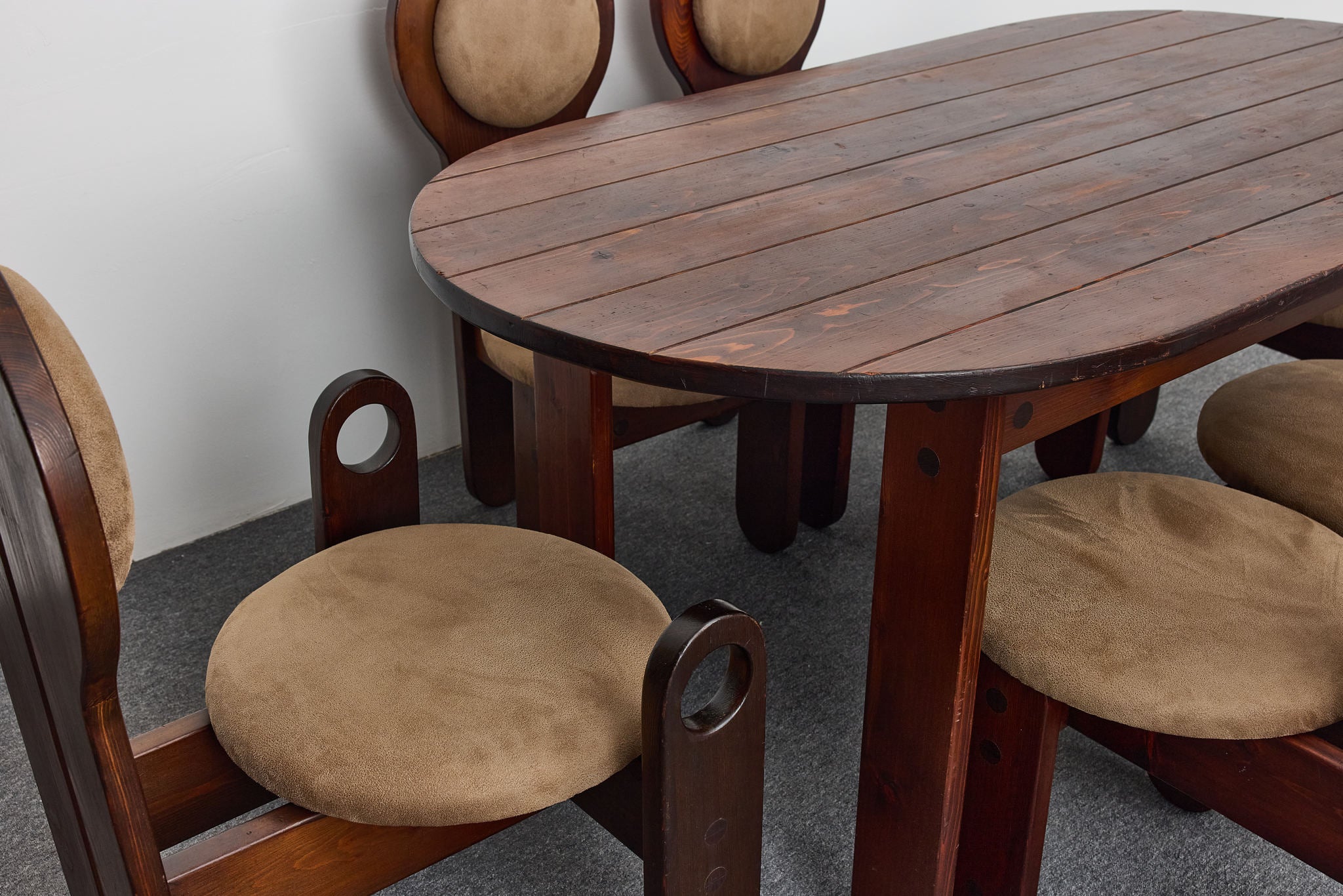 Set_of_6_Larch_Dining_chairs_and_Oval_table_by_Maria_Szedleczky_1977_Hungary