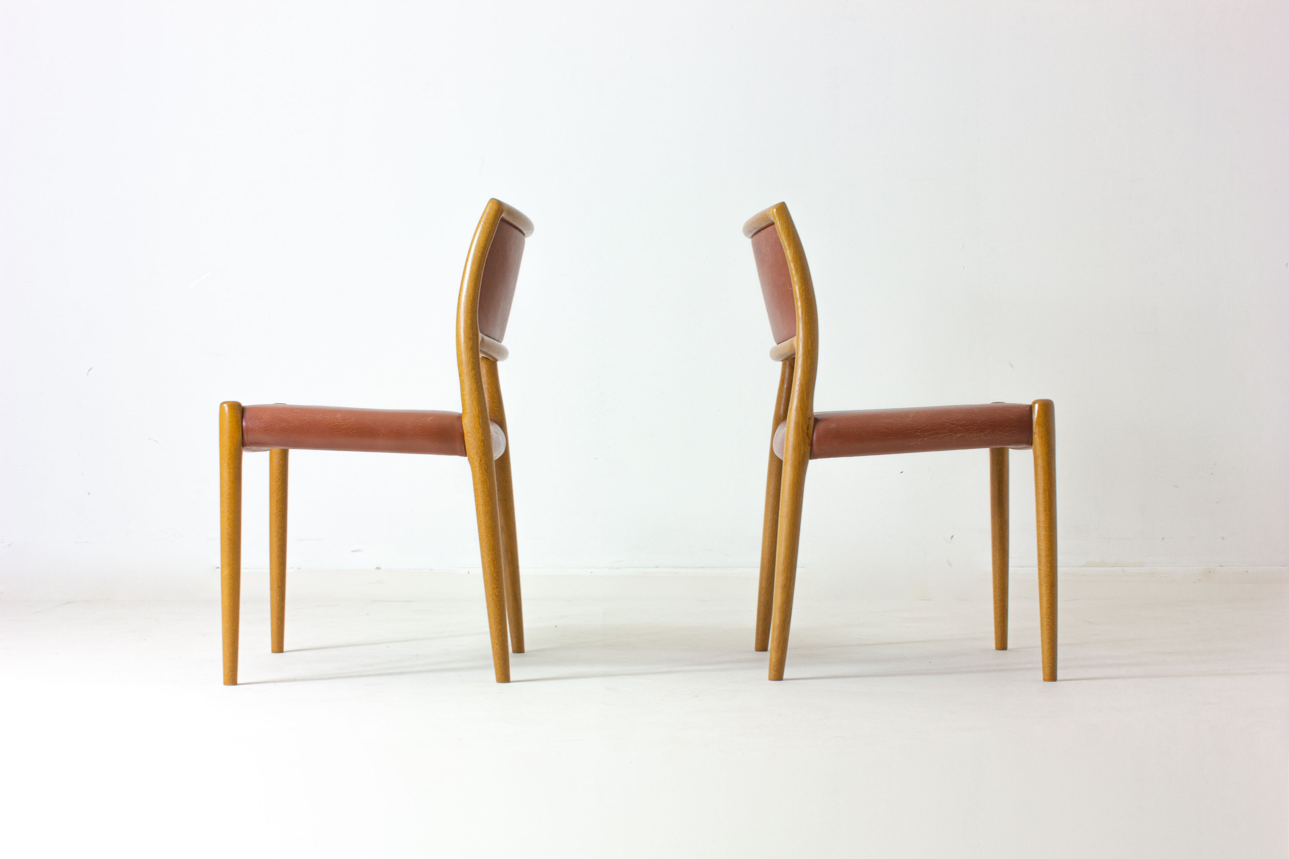 Set_of_6_Model_80_chairs_by_Niels_M_ller