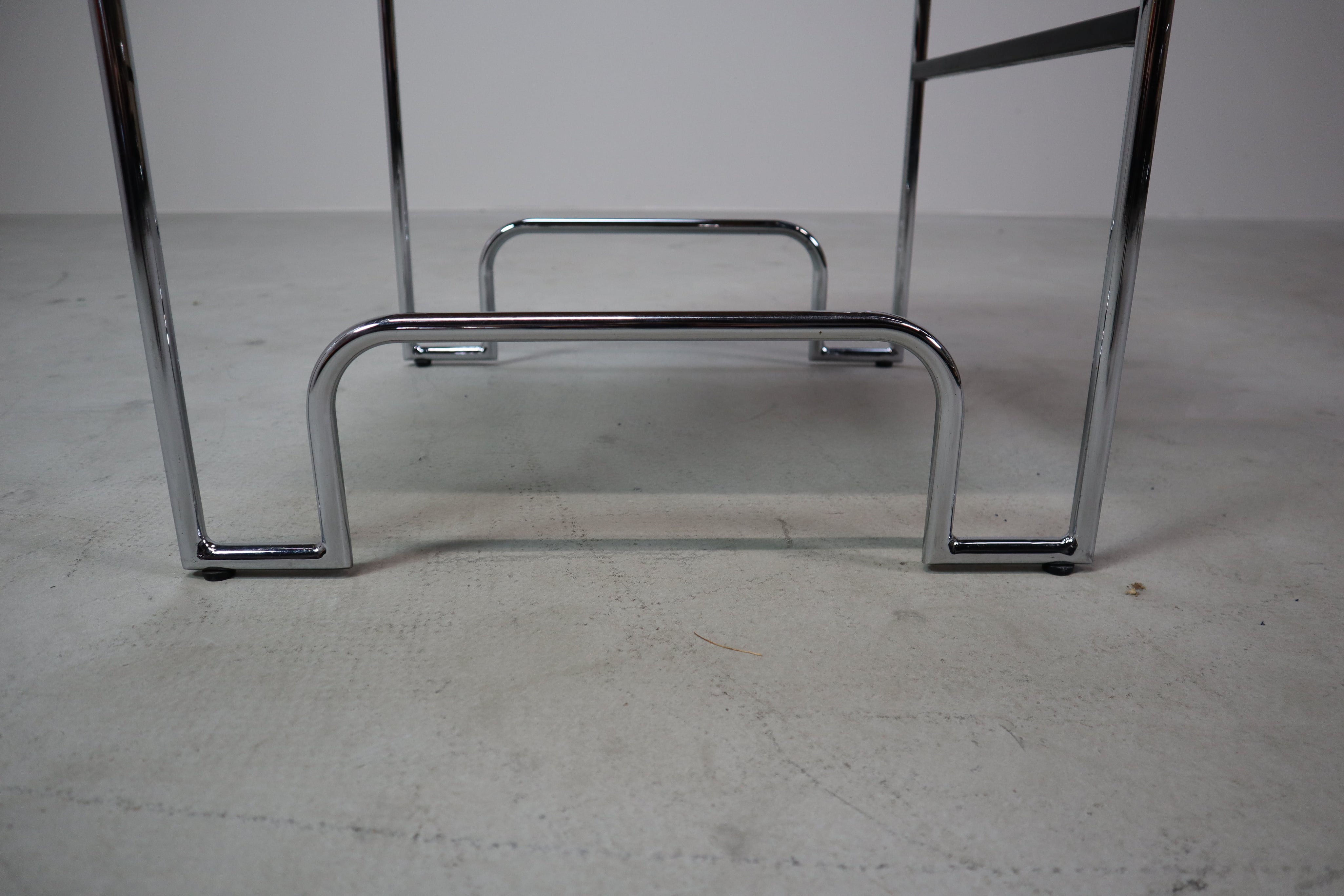 Set_of_6_vintage_chrome_and_leather_dining_chairs_in_Bauhaus_style,_1970s