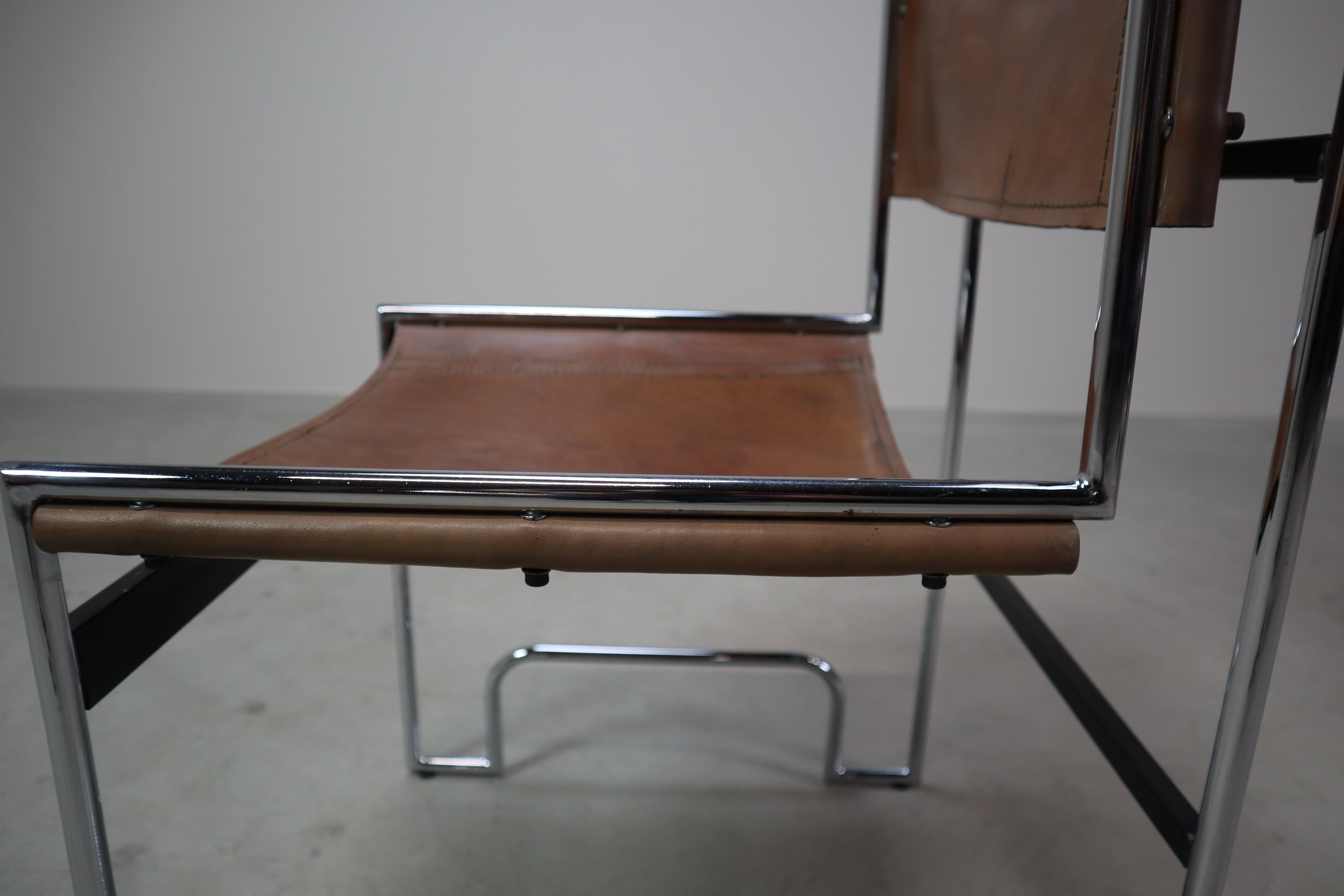 Set_of_6_vintage_chrome_and_leather_dining_chairs_in_Bauhaus_style,_1970s
