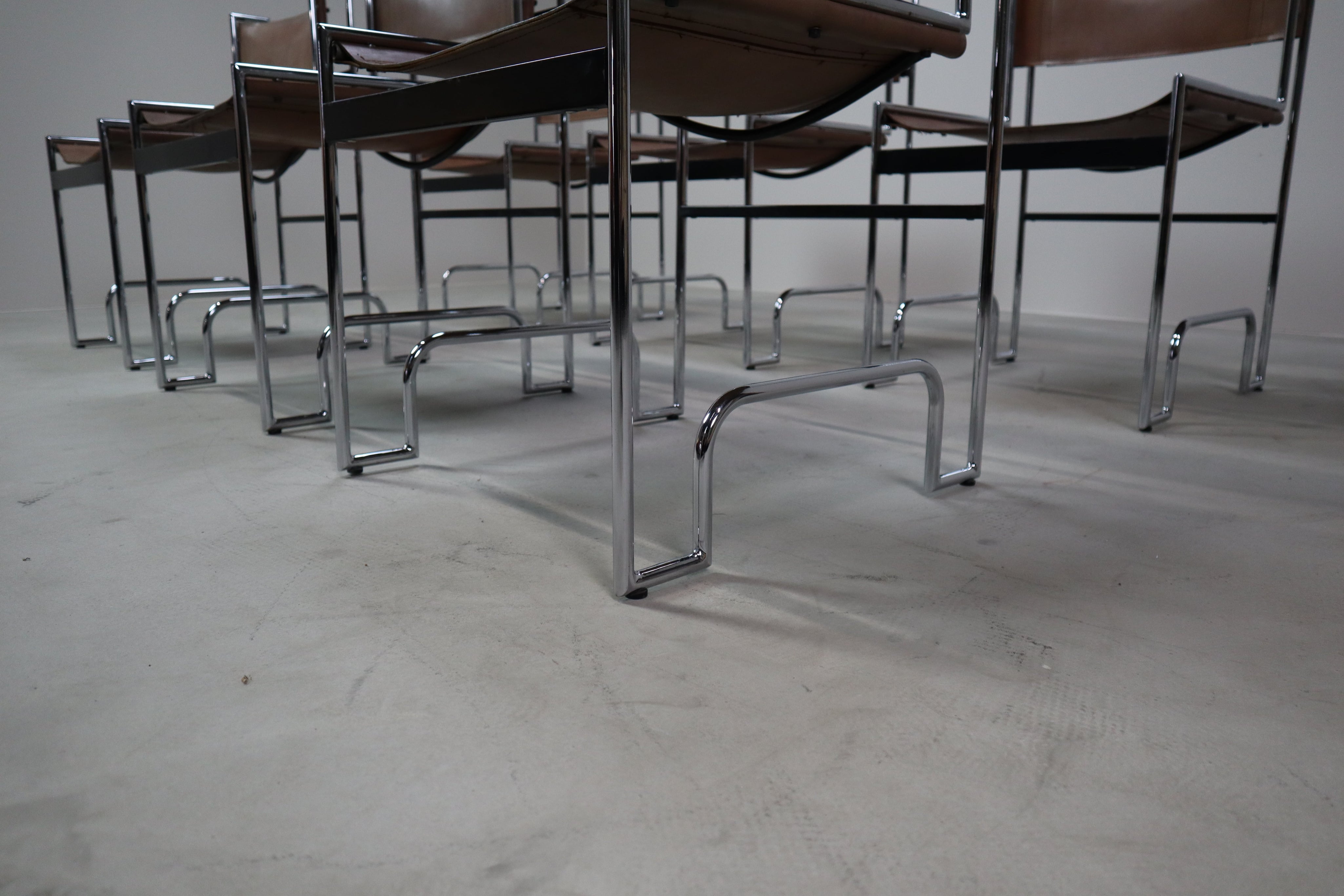 Set_of_6_vintage_chrome_and_leather_dining_chairs_in_Bauhaus_style,_1970s