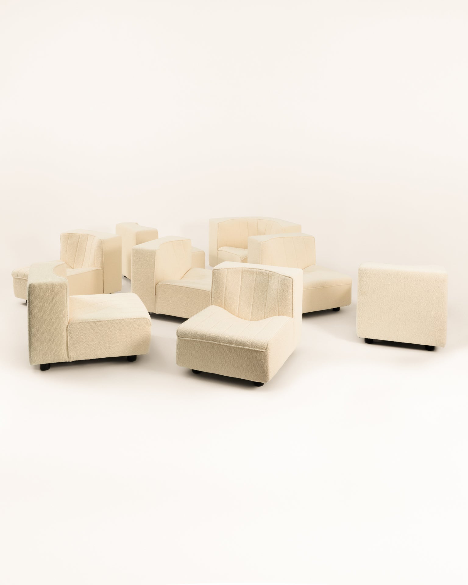 Set_of_8_modules_modular_sofa_Tito_Agnoli_Italy_1960s