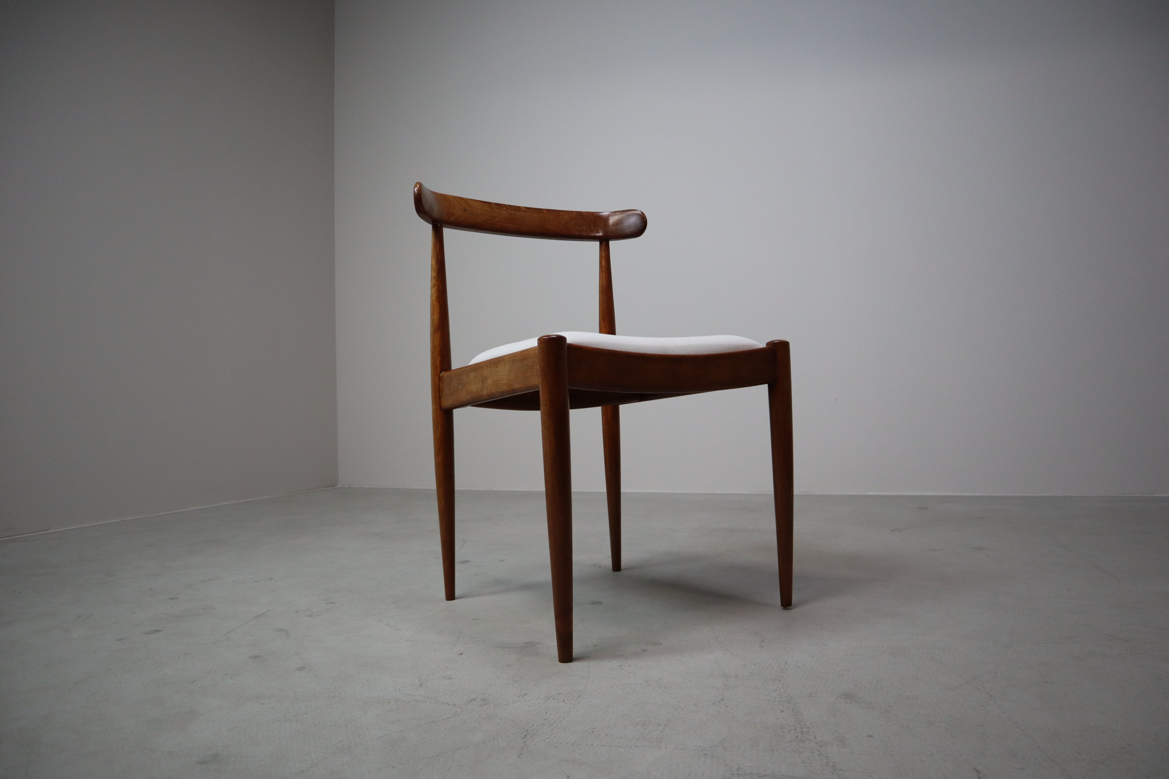 Set_of_6_Alfred_Hendrickx_Model_500_dining_chairs_in_Rosewood