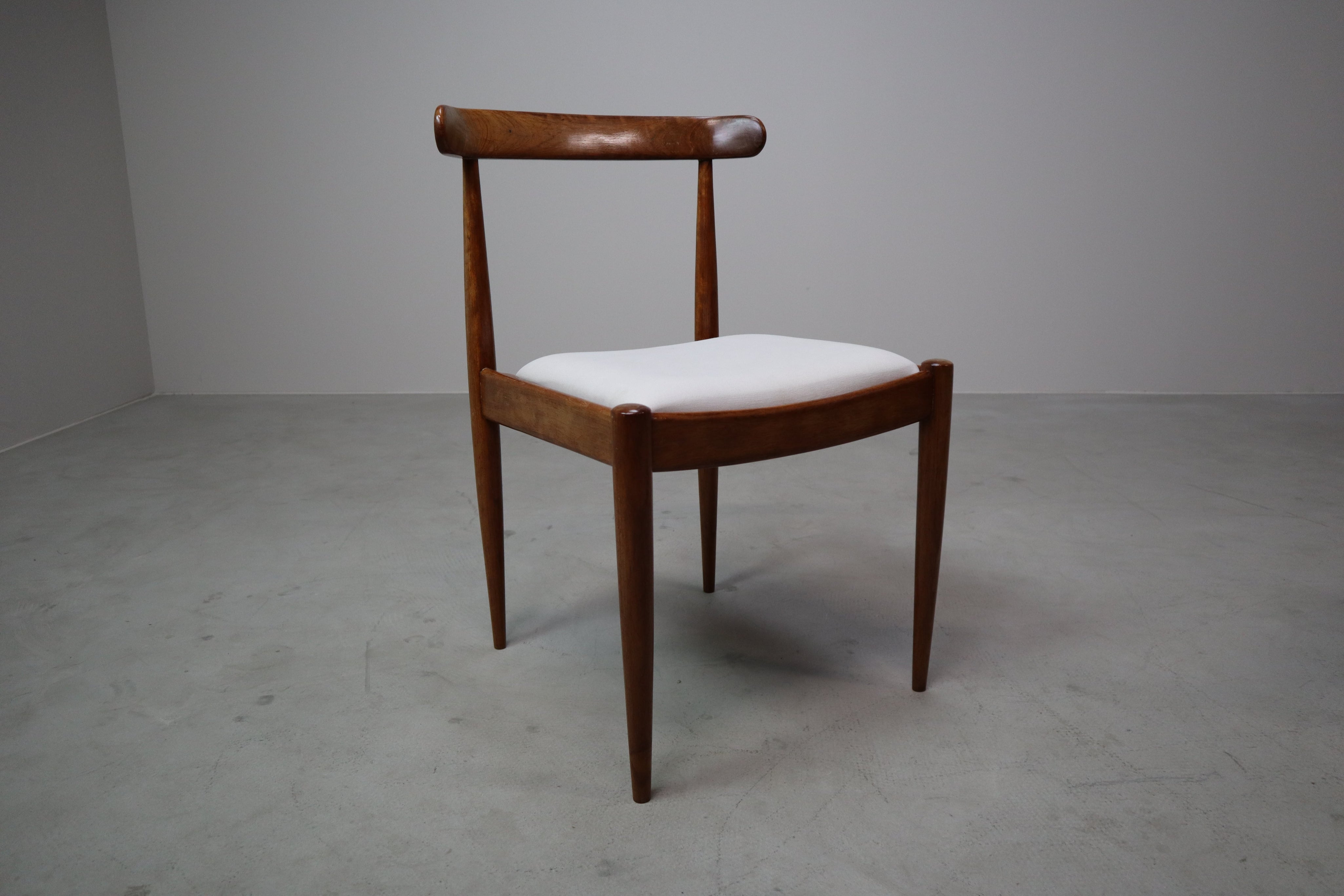 Set_of_6_Alfred_Hendrickx_Model_500_dining_chairs_in_Rosewood