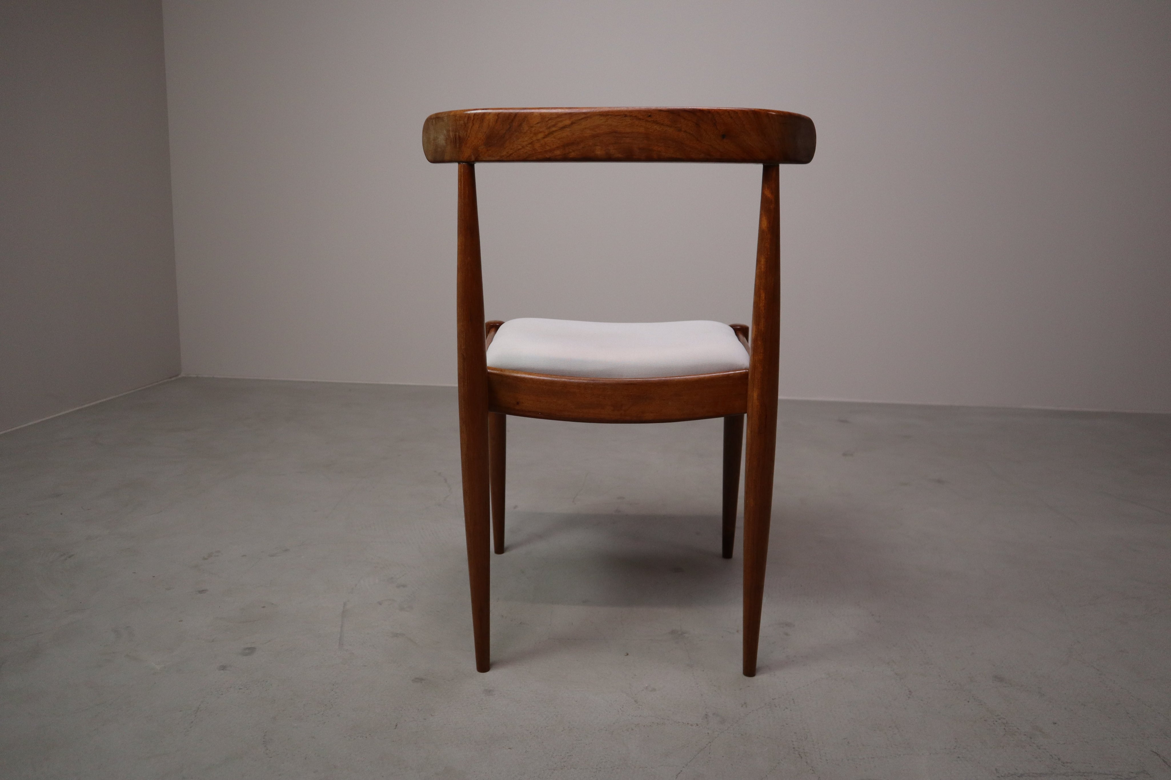 Set_of_6_Alfred_Hendrickx_Model_500_dining_chairs_in_Rosewood