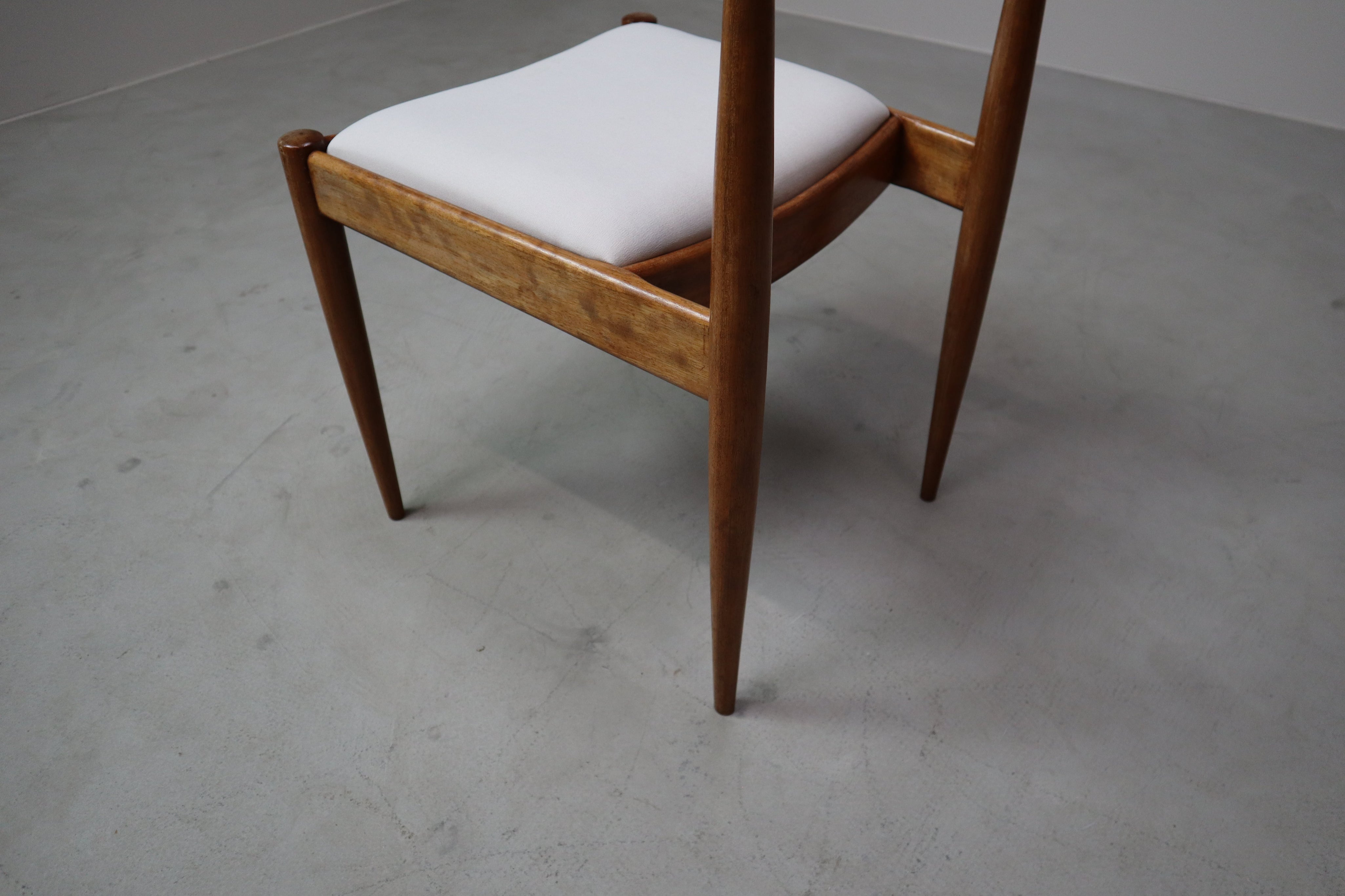 Set_of_6_Alfred_Hendrickx_Model_500_dining_chairs_in_Rosewood