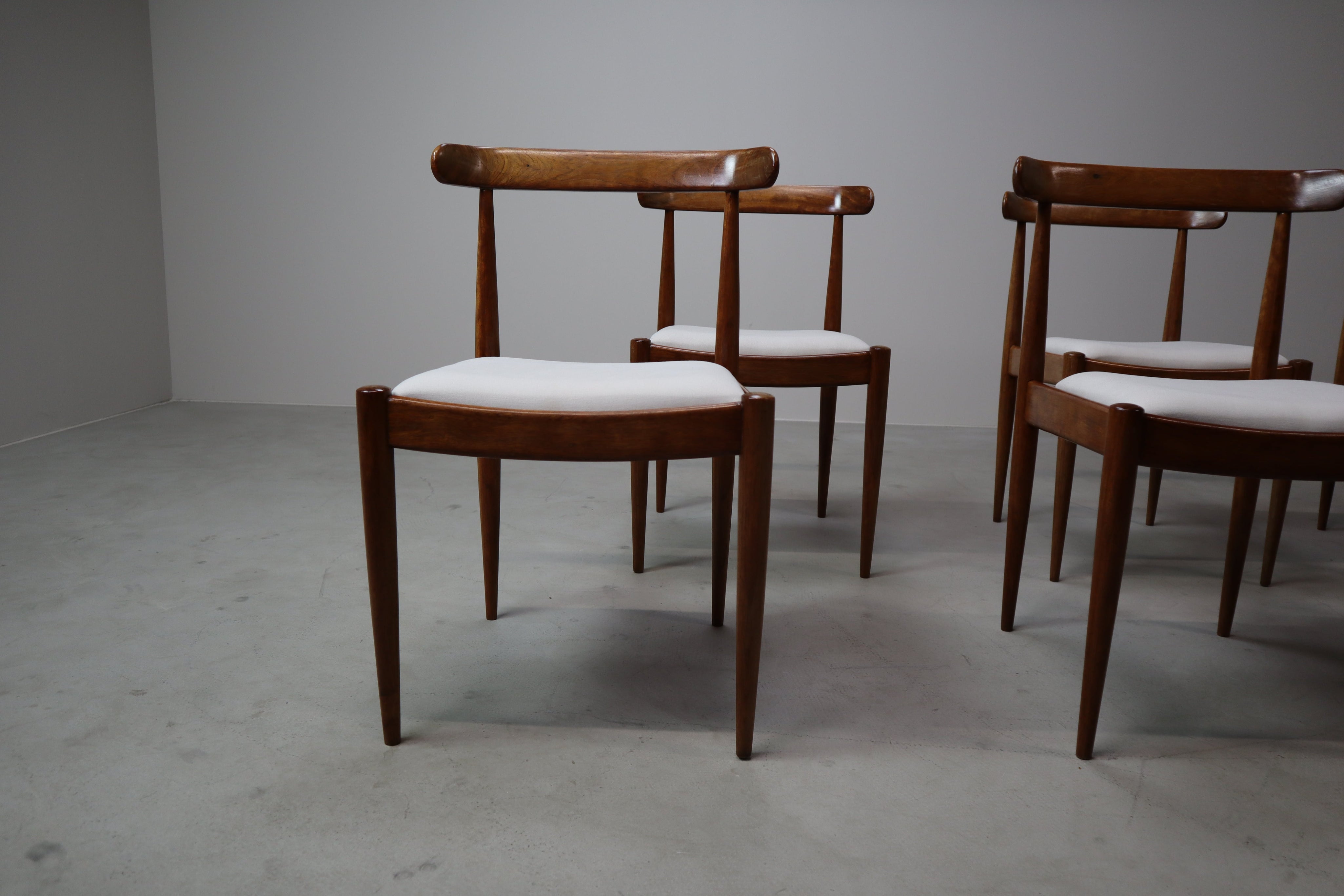 Set_of_6_Alfred_Hendrickx_Model_500_dining_chairs_in_Rosewood