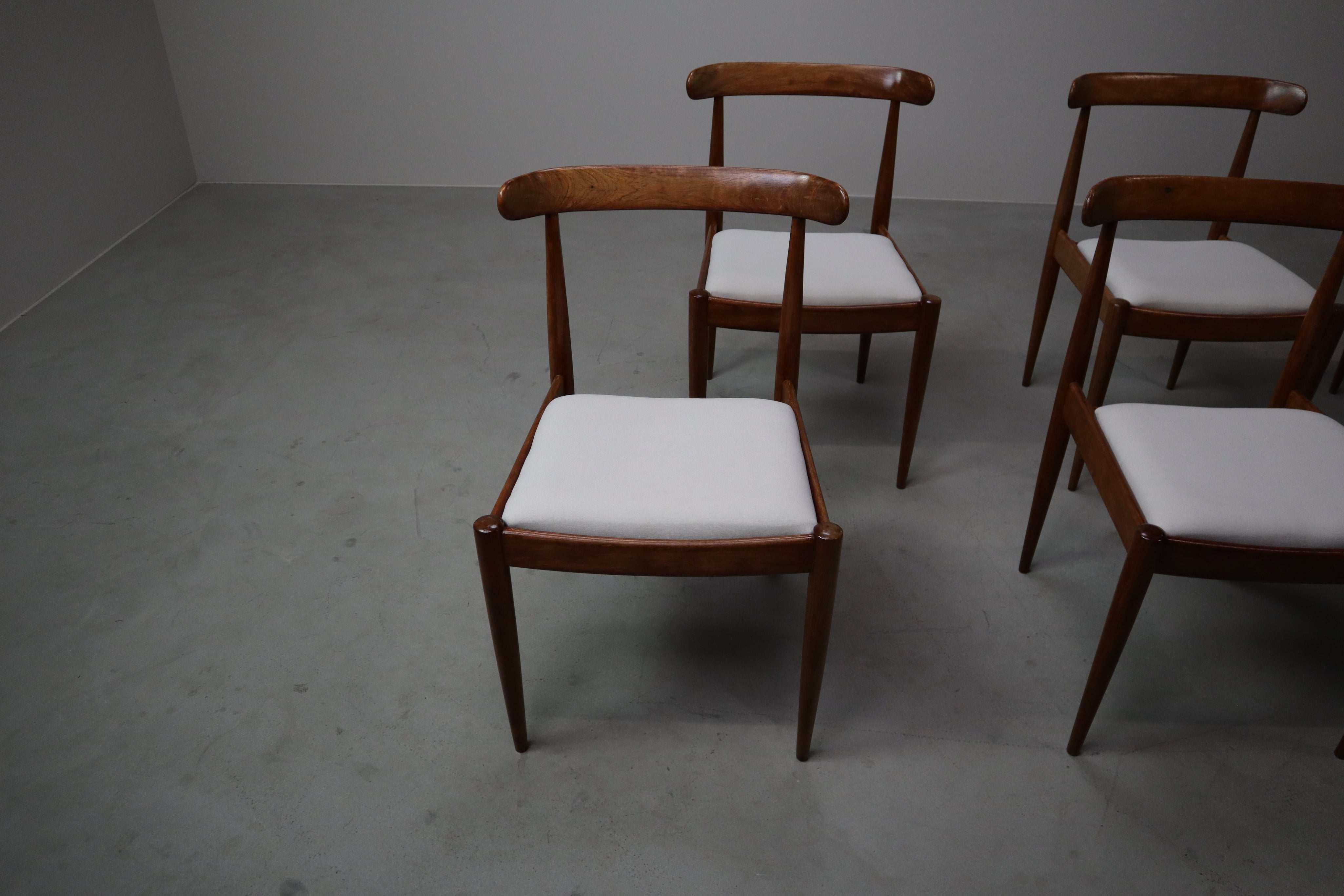 Set_of_6_Alfred_Hendrickx_Model_500_dining_chairs_in_Rosewood
