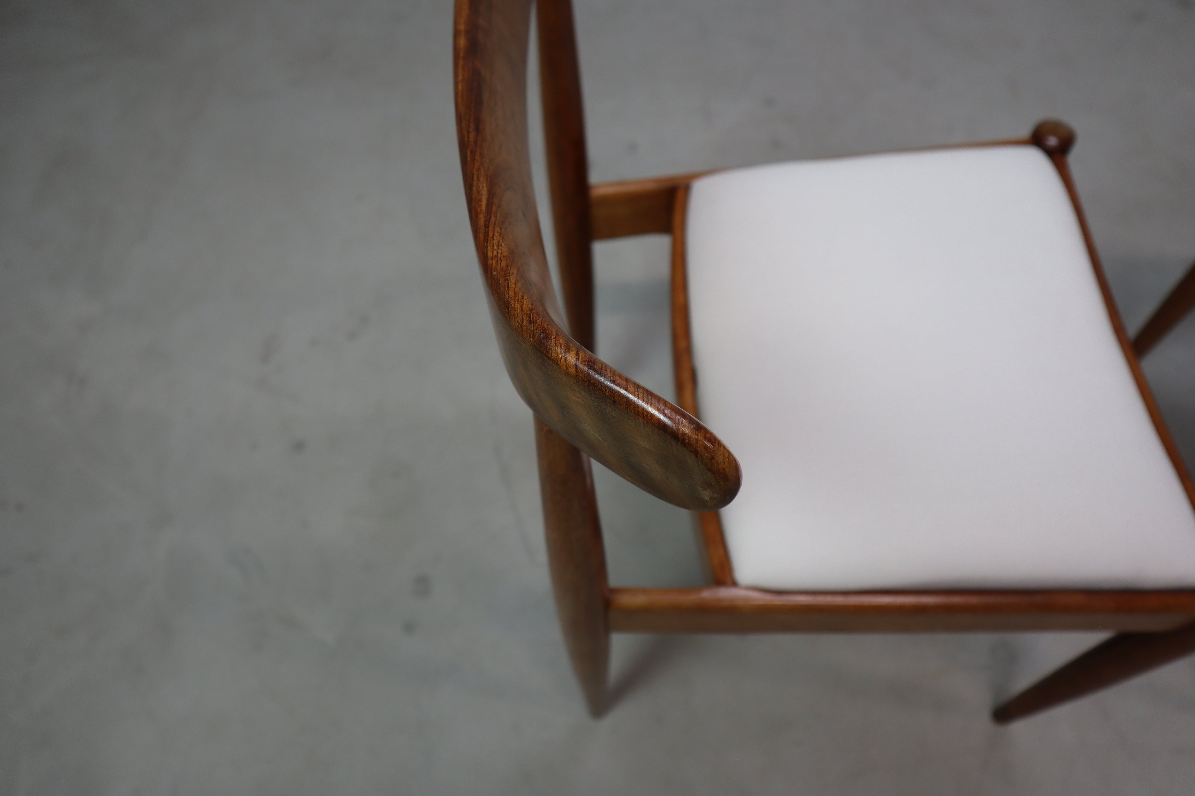 Set_of_6_Alfred_Hendrickx_Model_500_dining_chairs_in_Rosewood