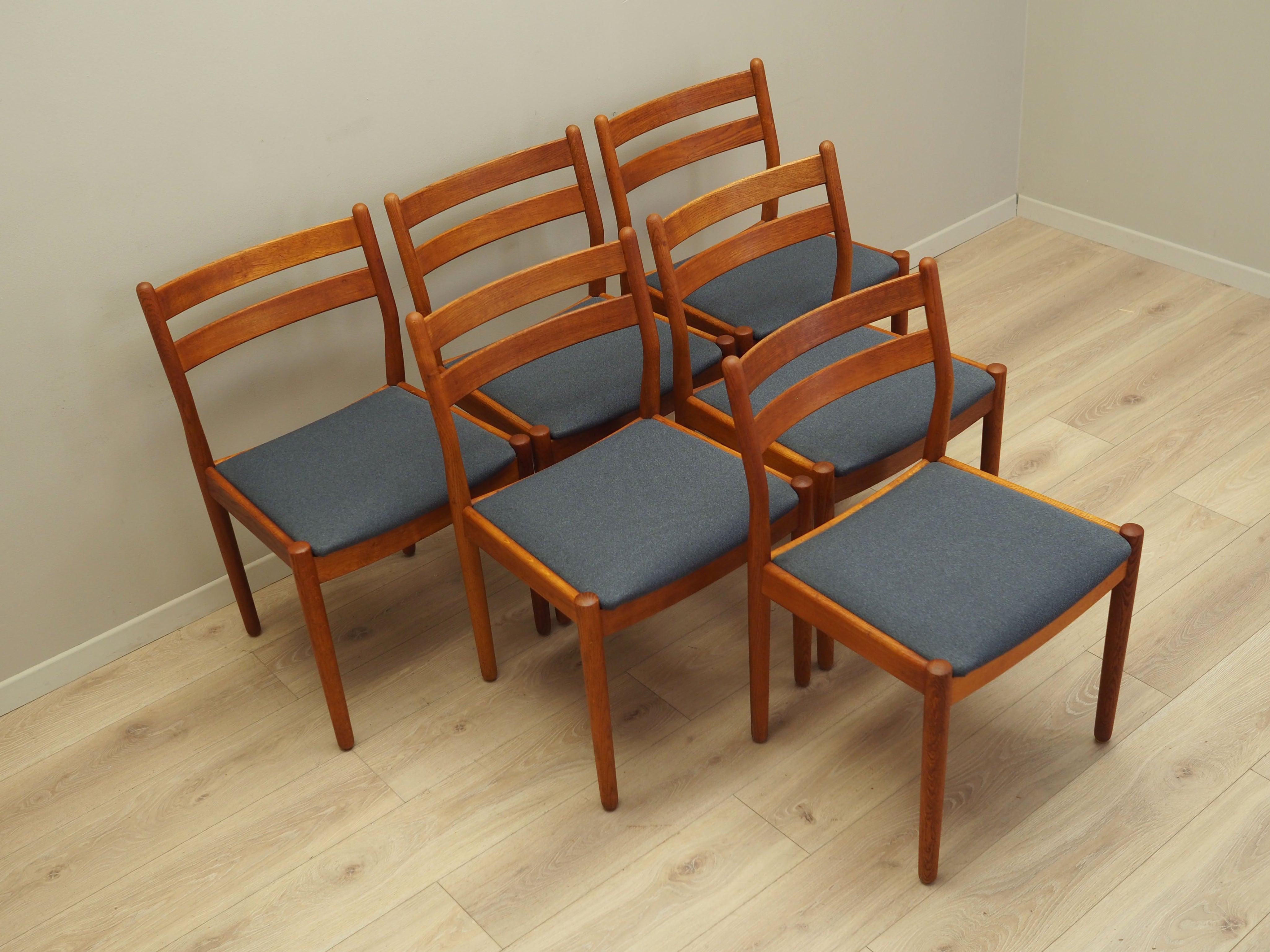 Set_of_six_teak_chairs_Danish_design_1970s_designer_Poul_M._Volther