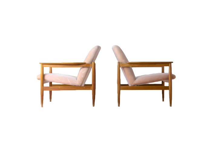 Set_of_two_mid-century_lounge_chairs_in_pink_fabric