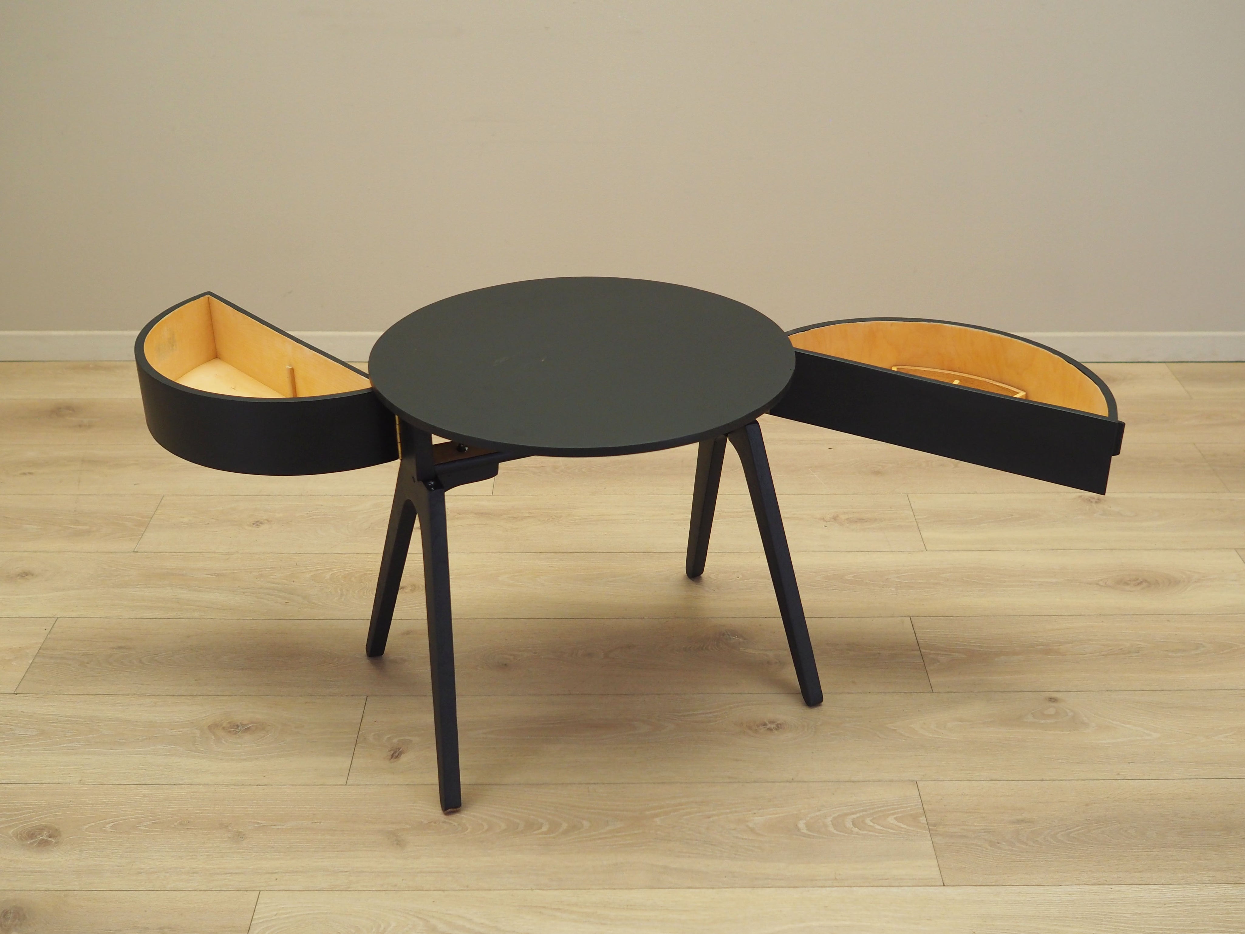 Sewing_table_Danish_design_1970s_production_Denmark