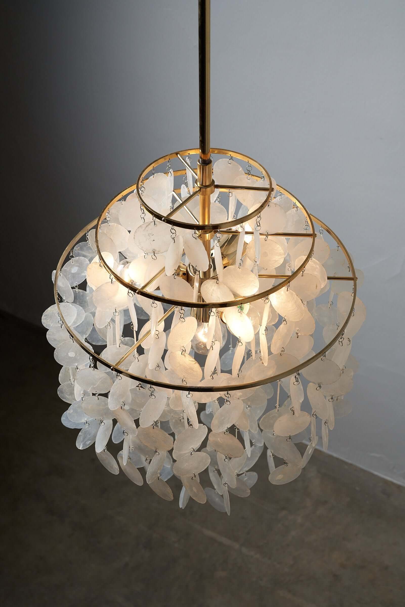 Shell_Pendant_model_FUN_1_DM_Verner_Panton