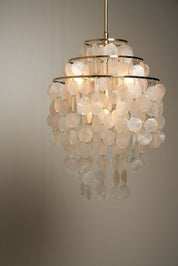 Shell_Pendant_model_FUN_1_DM_Verner_Panton