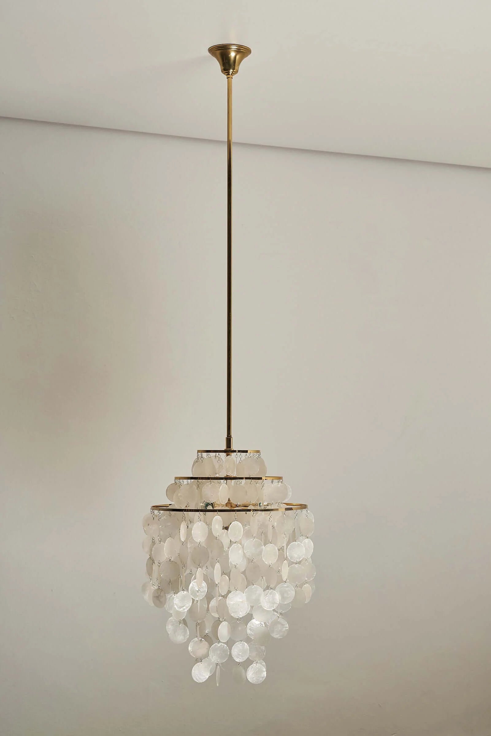 Shell_Pendant_model_FUN_1_DM_Verner_Panton